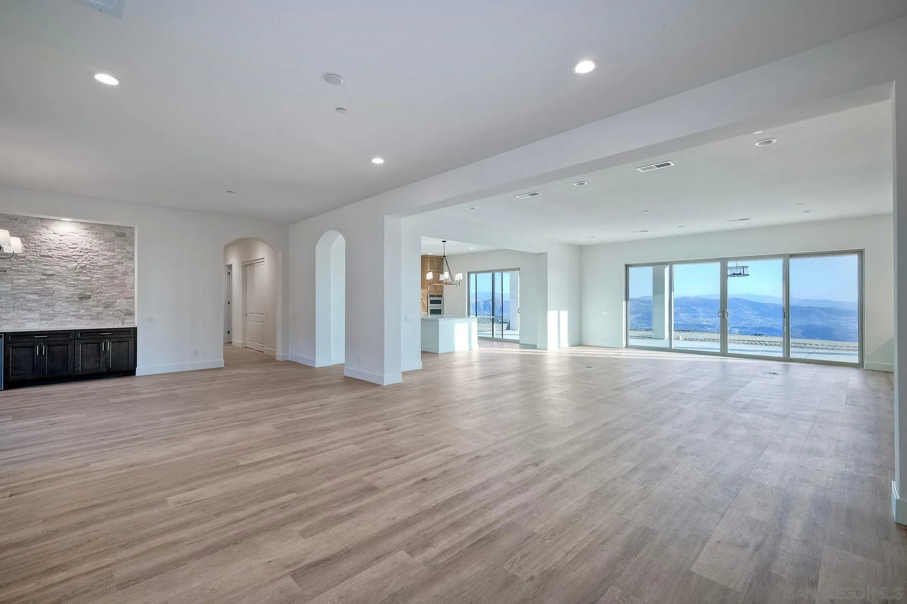 https://cdn.realtyfeed.com/cdn/127/260003074/cde523237da851349337f4f916479f79.webp