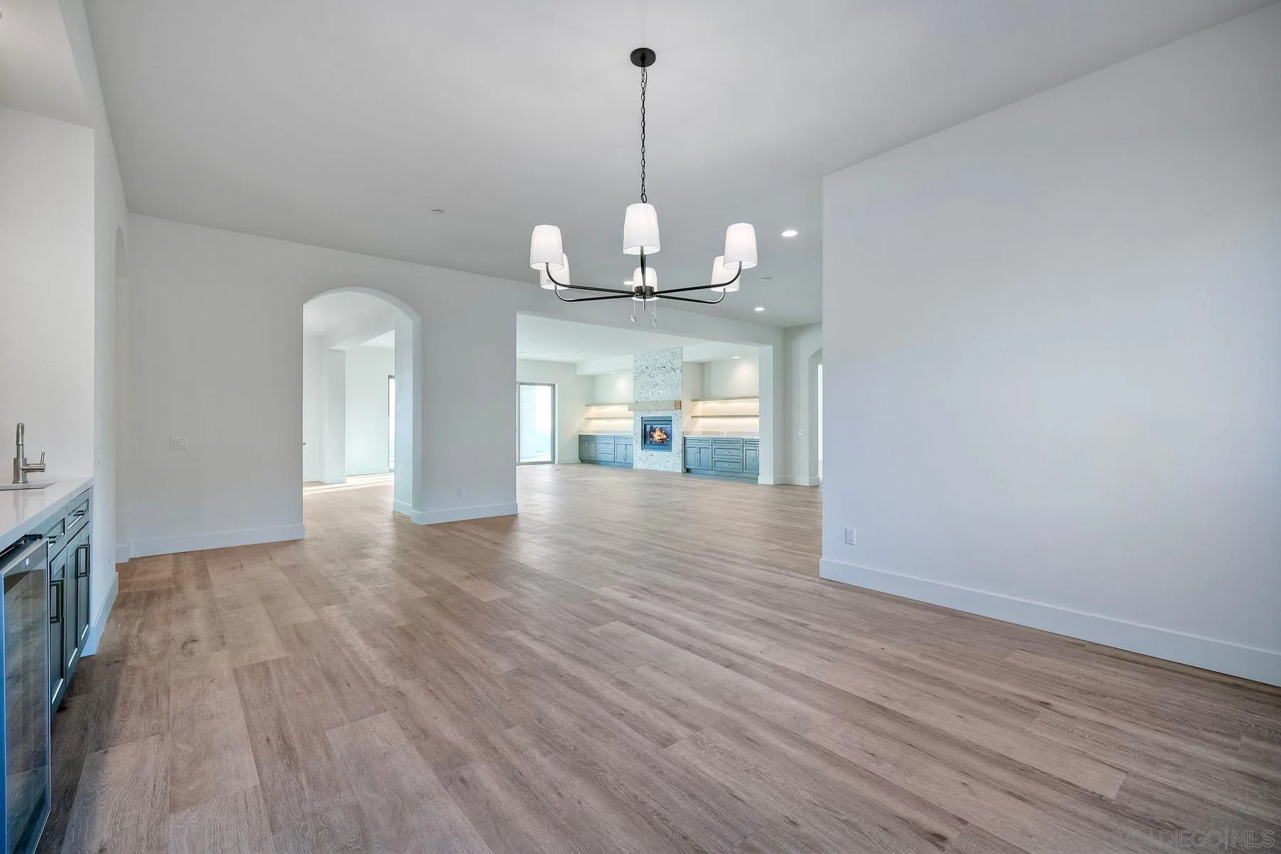 https://cdn.realtyfeed.com/cdn/127/260003074/eadc48f77eb1ae8808a54714d1a33bba.webp