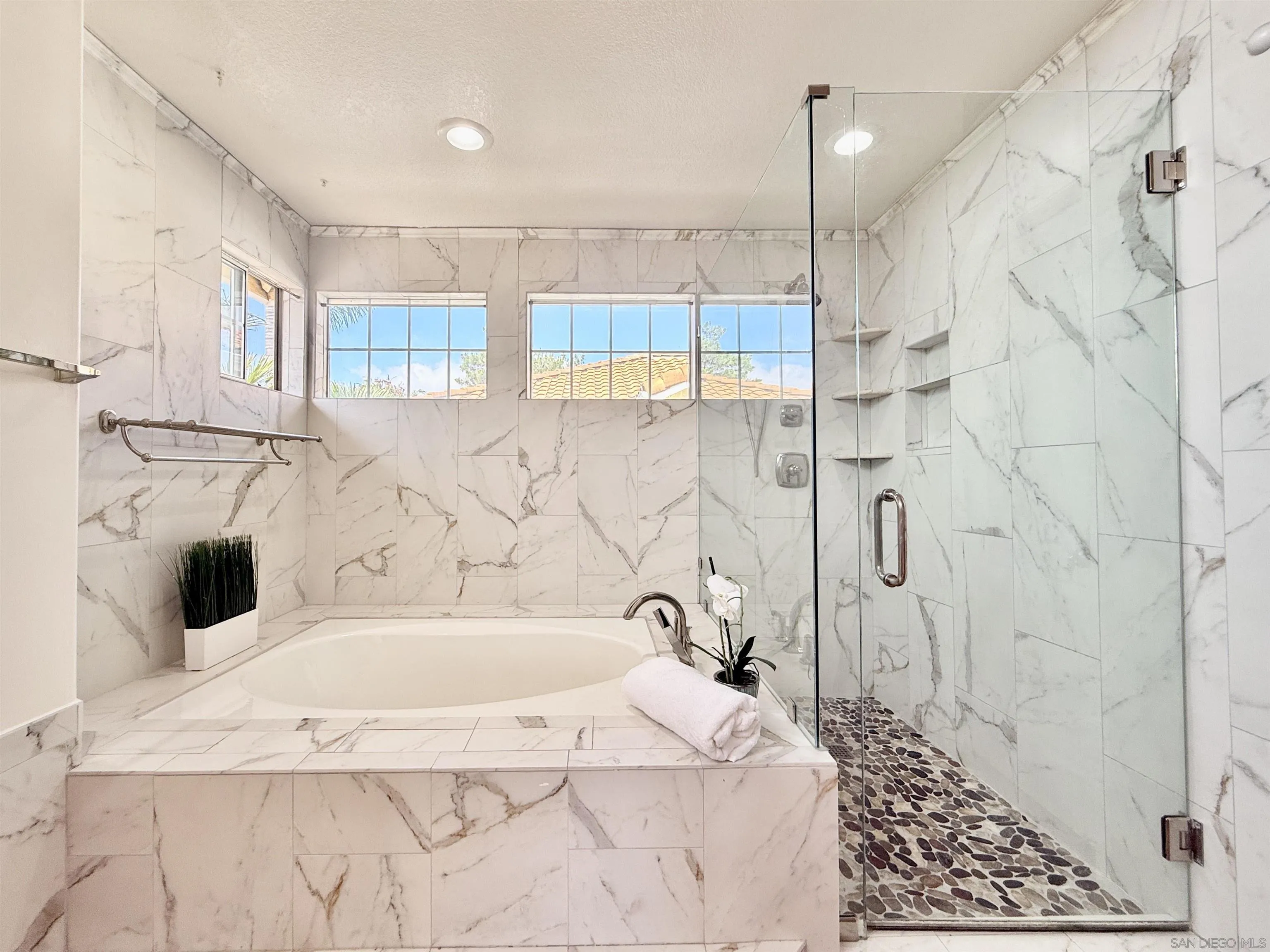 https://cdn.realtyfeed.com/cdn/127/260003078/5f2e665a39e7c37b907bc0880e493606.webp