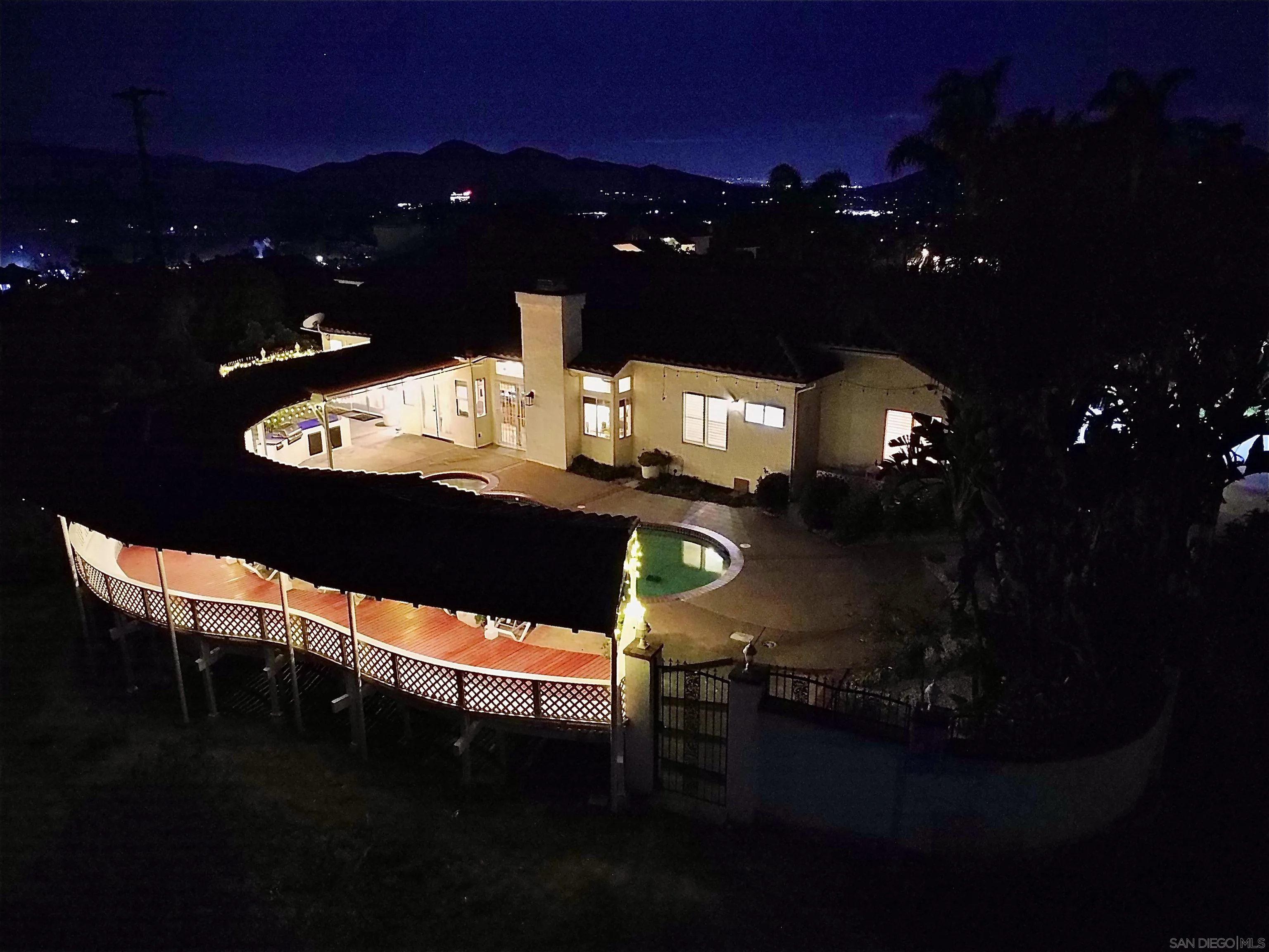 https://cdn.realtyfeed.com/cdn/127/260003078/6dfee612f241c16764a378b846592af9.webp