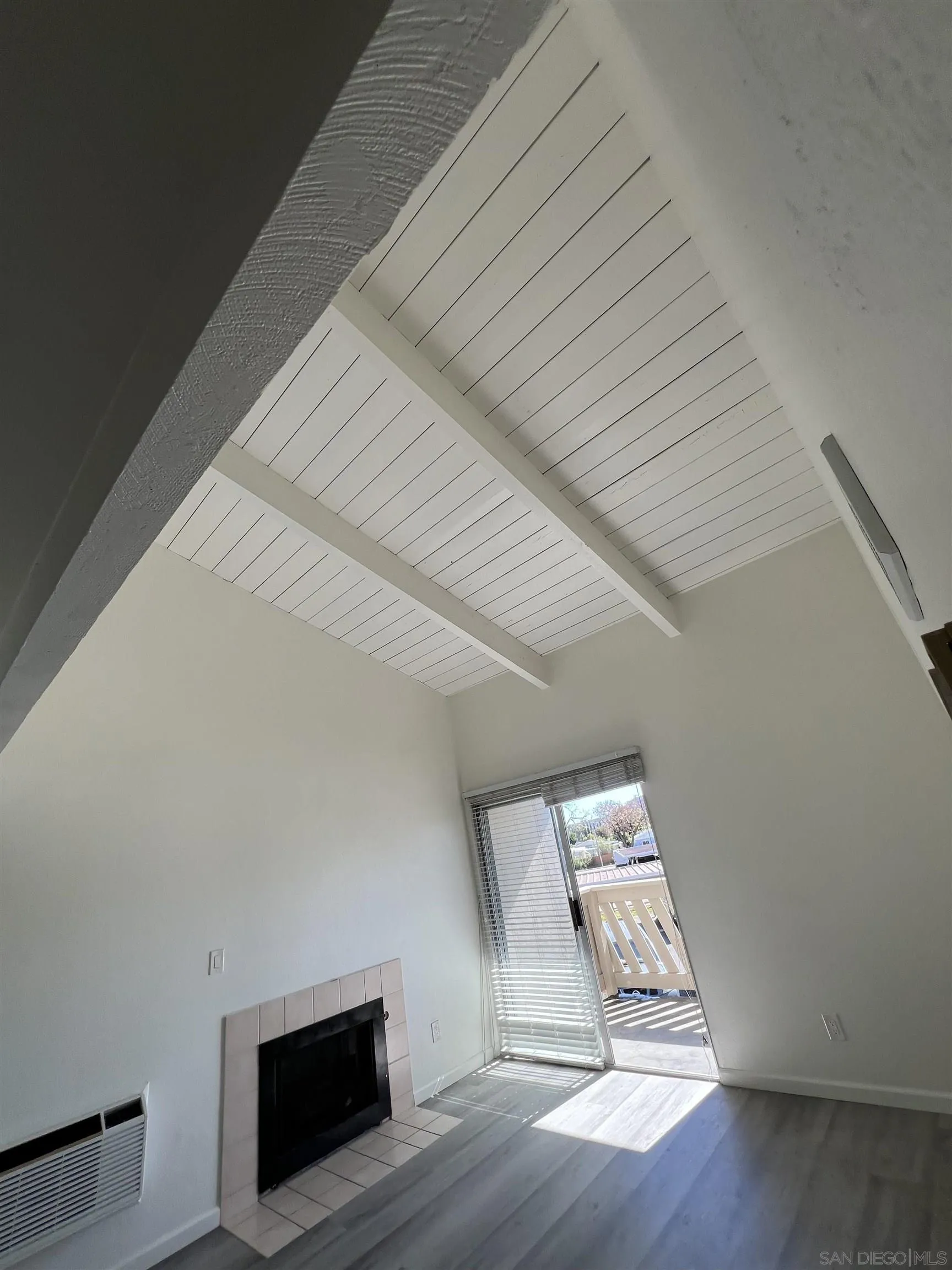 https://cdn.realtyfeed.com/cdn/127/260003080/58281b8aeabd10c0199b48095c2c7b19.webp
