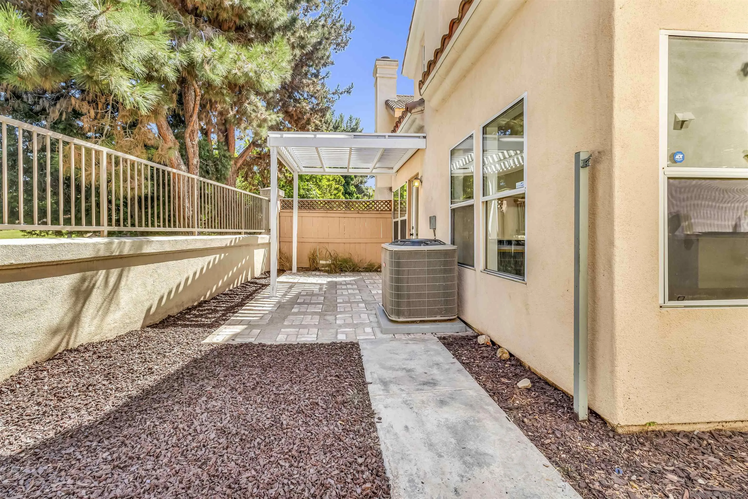 https://cdn.realtyfeed.com/cdn/127/260003081/11a1e5eb617f09944843a81161c64a69.webp