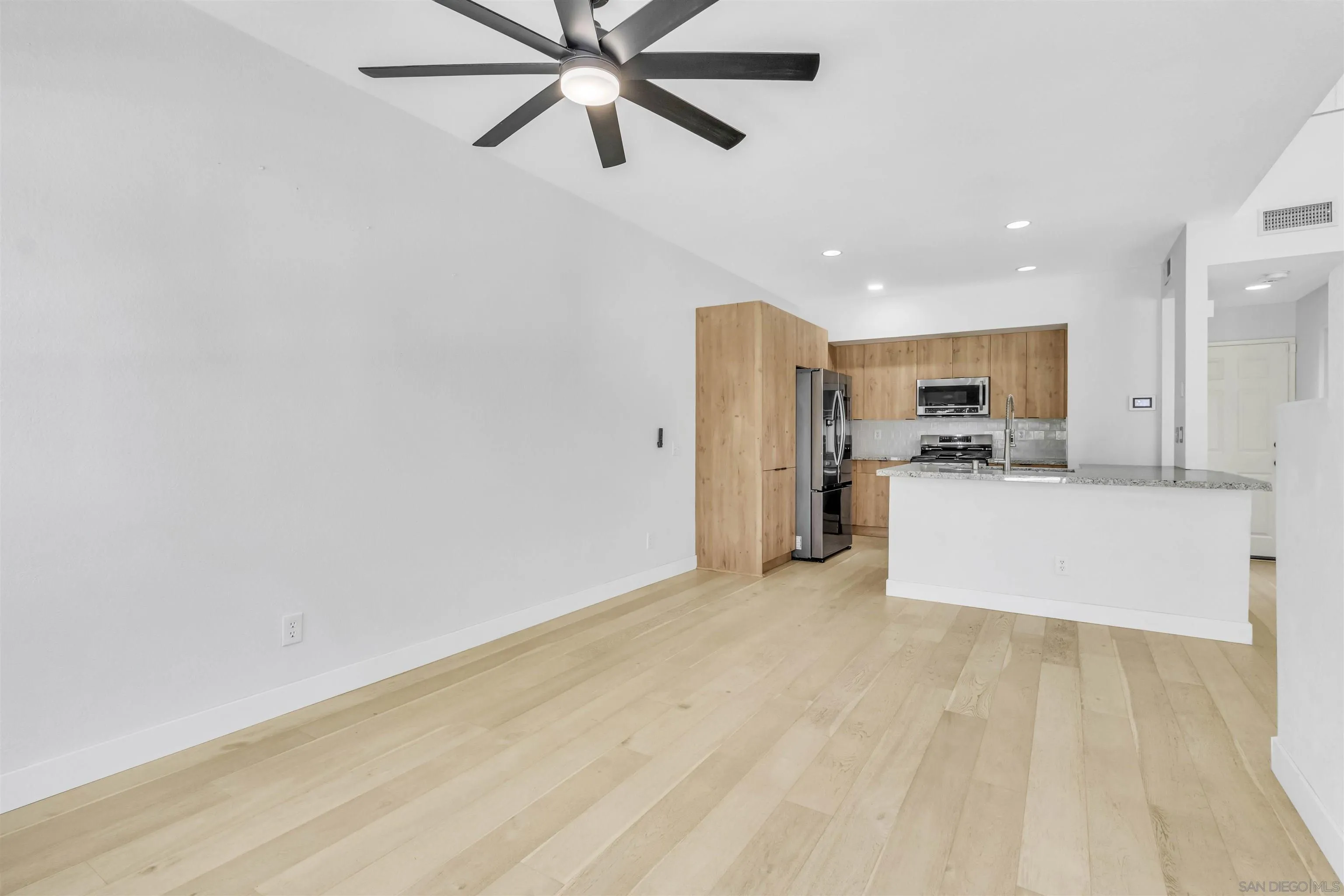 https://cdn.realtyfeed.com/cdn/127/260003081/806c058865c306aa84fcabe6c44a9b1f.webp