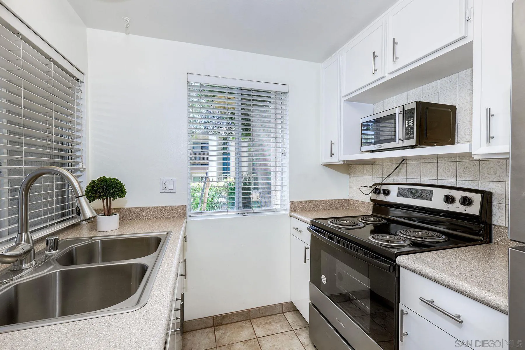 https://cdn.realtyfeed.com/cdn/127/260003082/3c5423e20bdedfd11dd1b255fe0c3dd8.webp