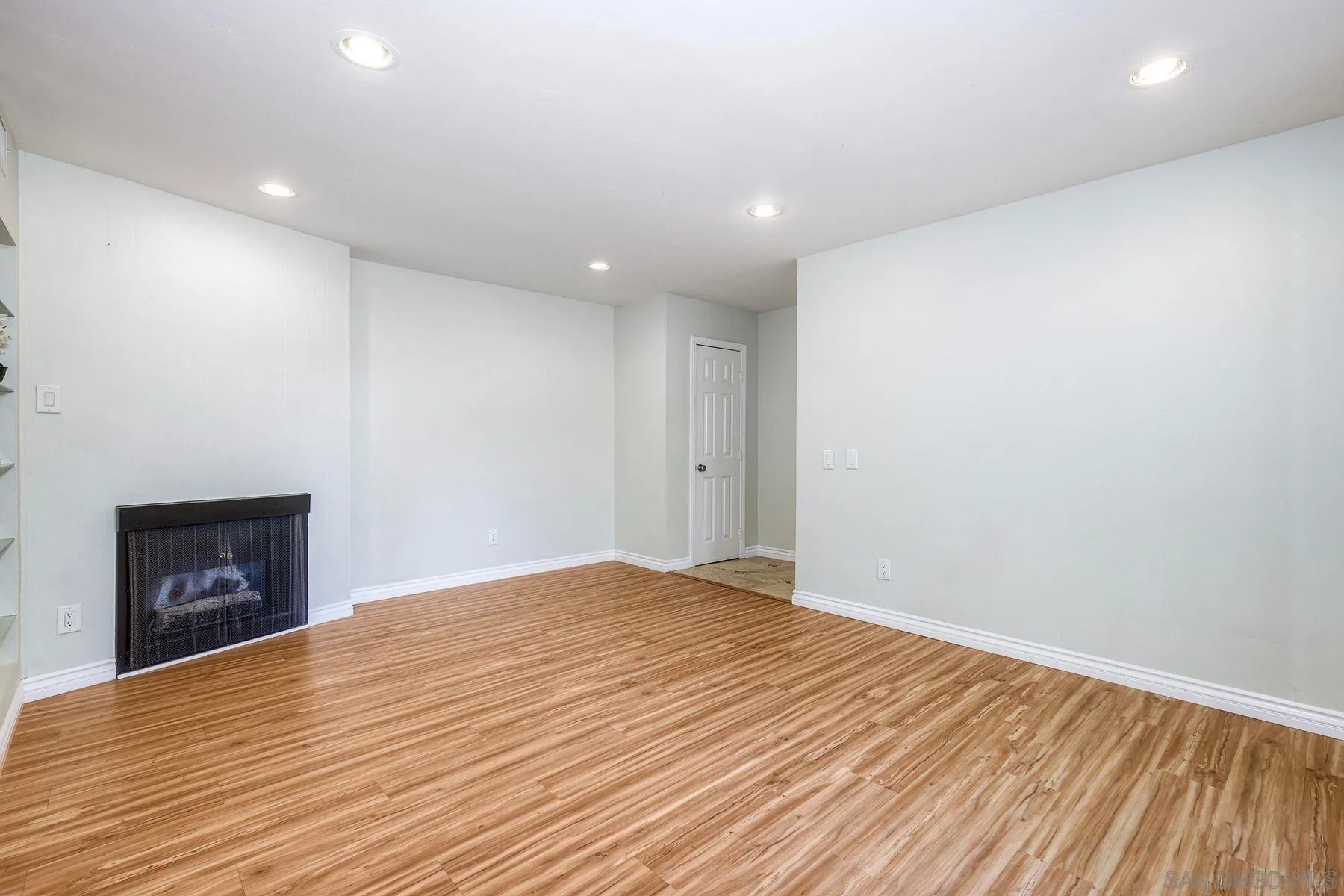 https://cdn.realtyfeed.com/cdn/127/260003082/9b300d08af3f693b2a47efa6d267ba90.webp
