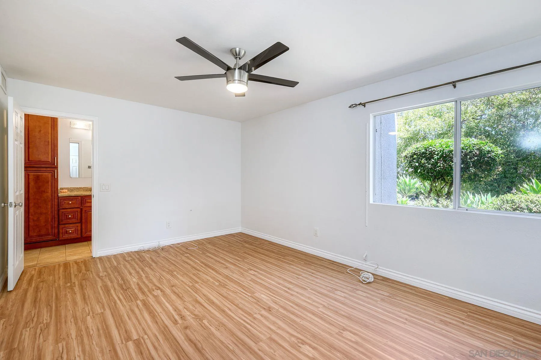 https://cdn.realtyfeed.com/cdn/127/260003082/a3a971e1bca42dd451f8f232ac02bfd1.webp
