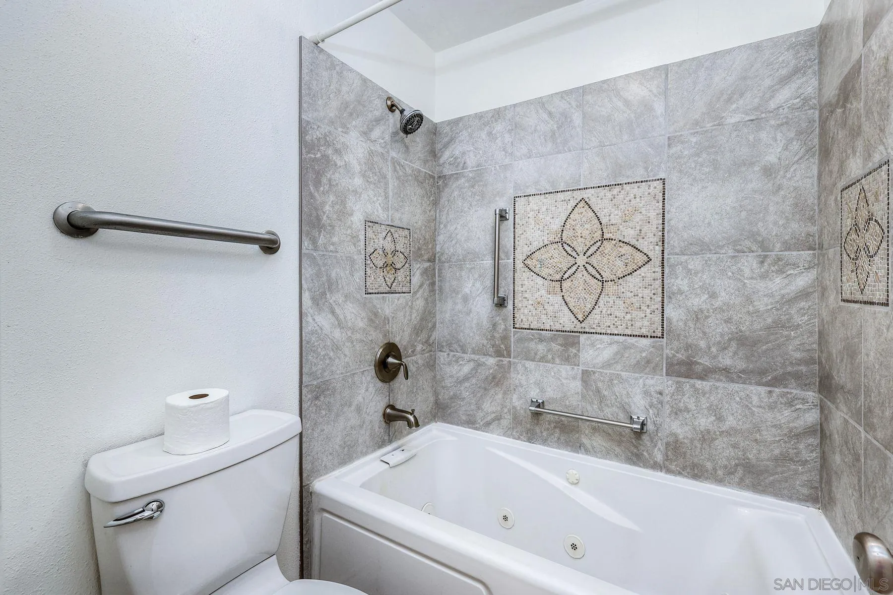 https://cdn.realtyfeed.com/cdn/127/260003082/b293cf18c35a9697b8ea9106aa9571a5.webp
