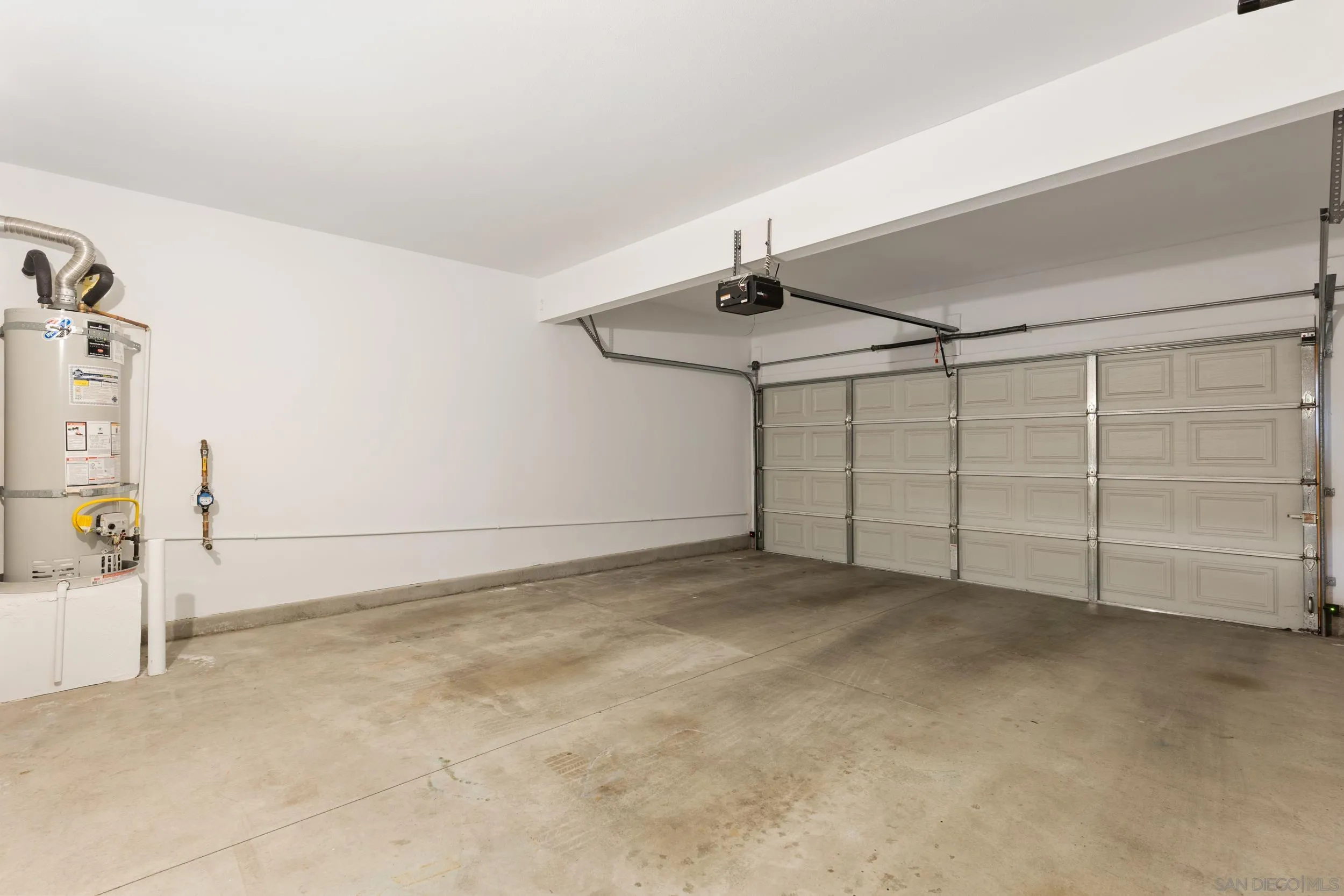 https://cdn.realtyfeed.com/cdn/127/260003087/9bd86f43b539d3161303855b72bcc181.webp