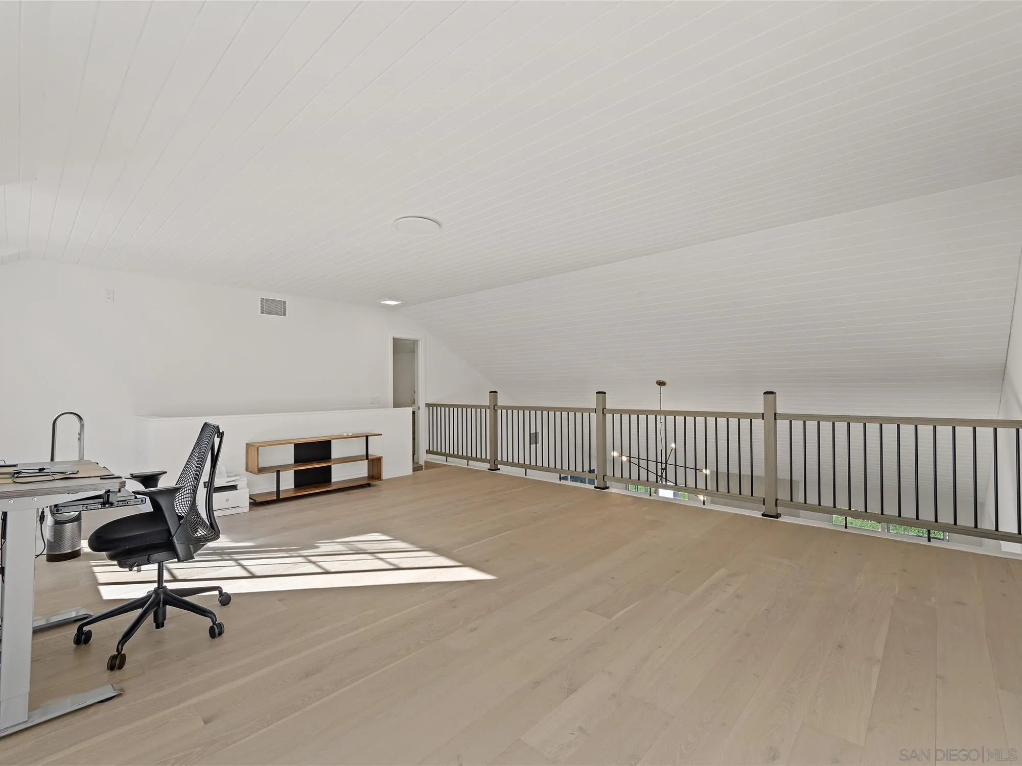 https://cdn.realtyfeed.com/cdn/127/260003088/4acab786d5be76fa6f909e0ac9553329.webp