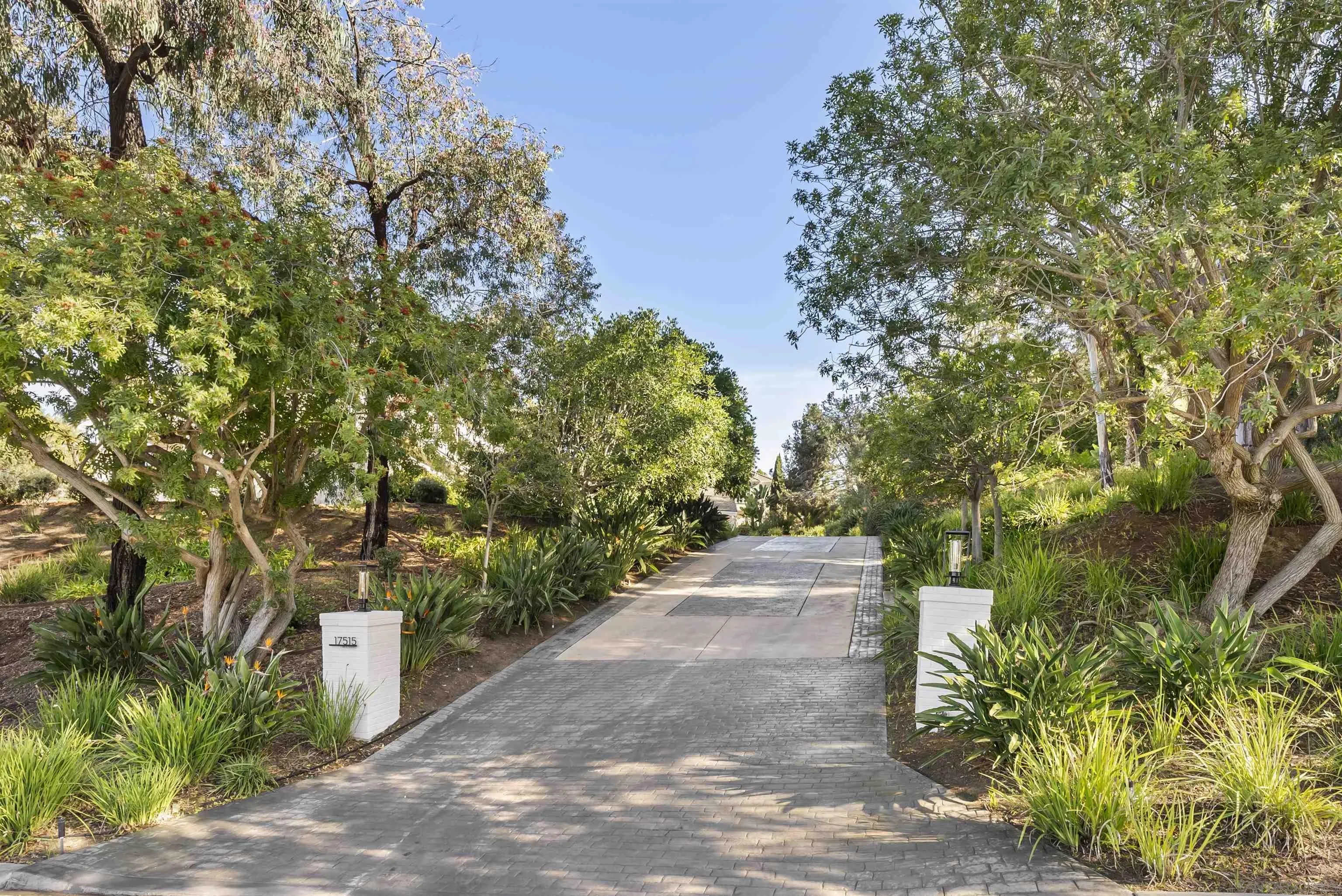 https://cdn.realtyfeed.com/cdn/127/260003088/943e477d8e2e2d8042551af0a357615a.webp