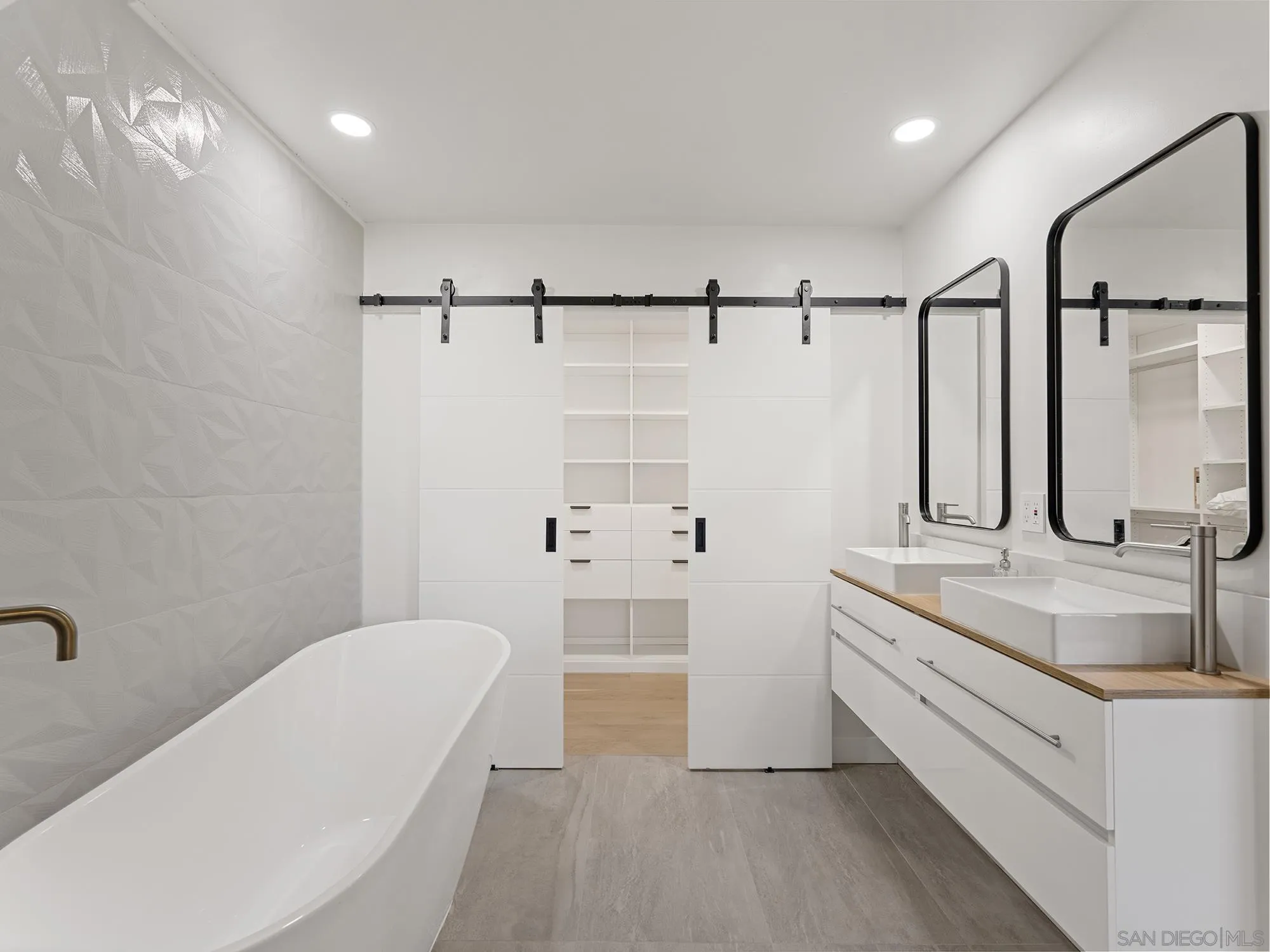 https://cdn.realtyfeed.com/cdn/127/260003088/a74ba219c797b7f29c07f081413622d3.webp