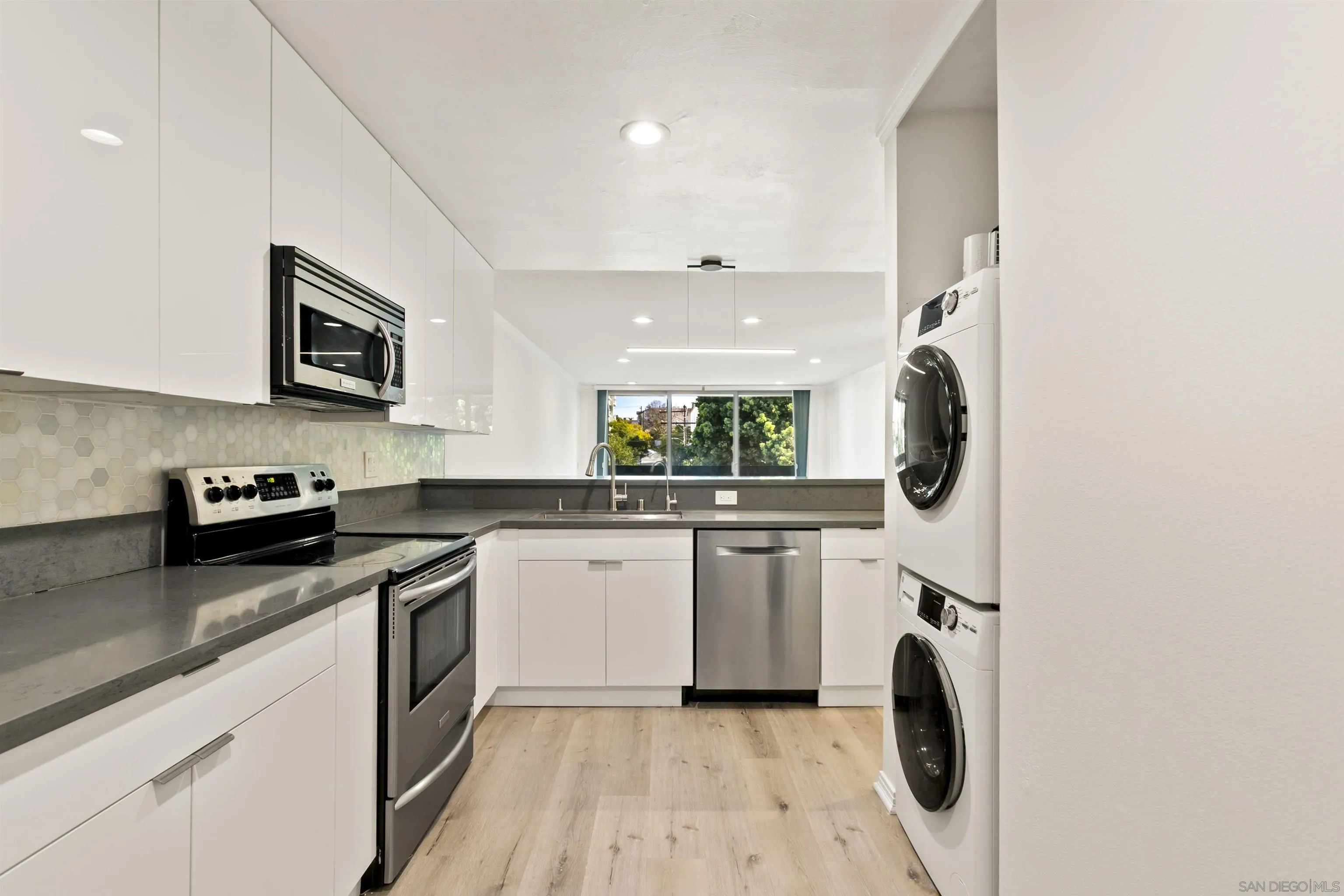 Photo #8: 260003090 Listing: Photo #8