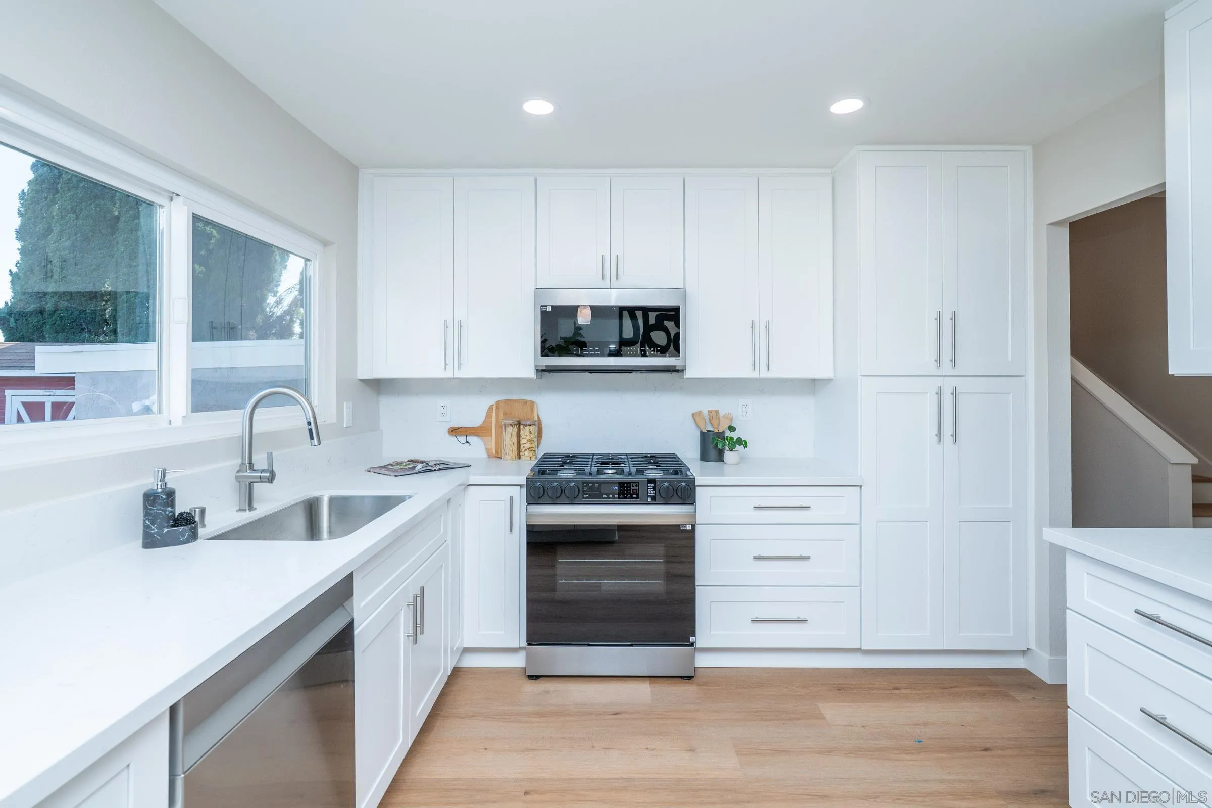 https://cdn.realtyfeed.com/cdn/127/260003103/1593e3f7959d1e519f4f10e9adb86a58.webp