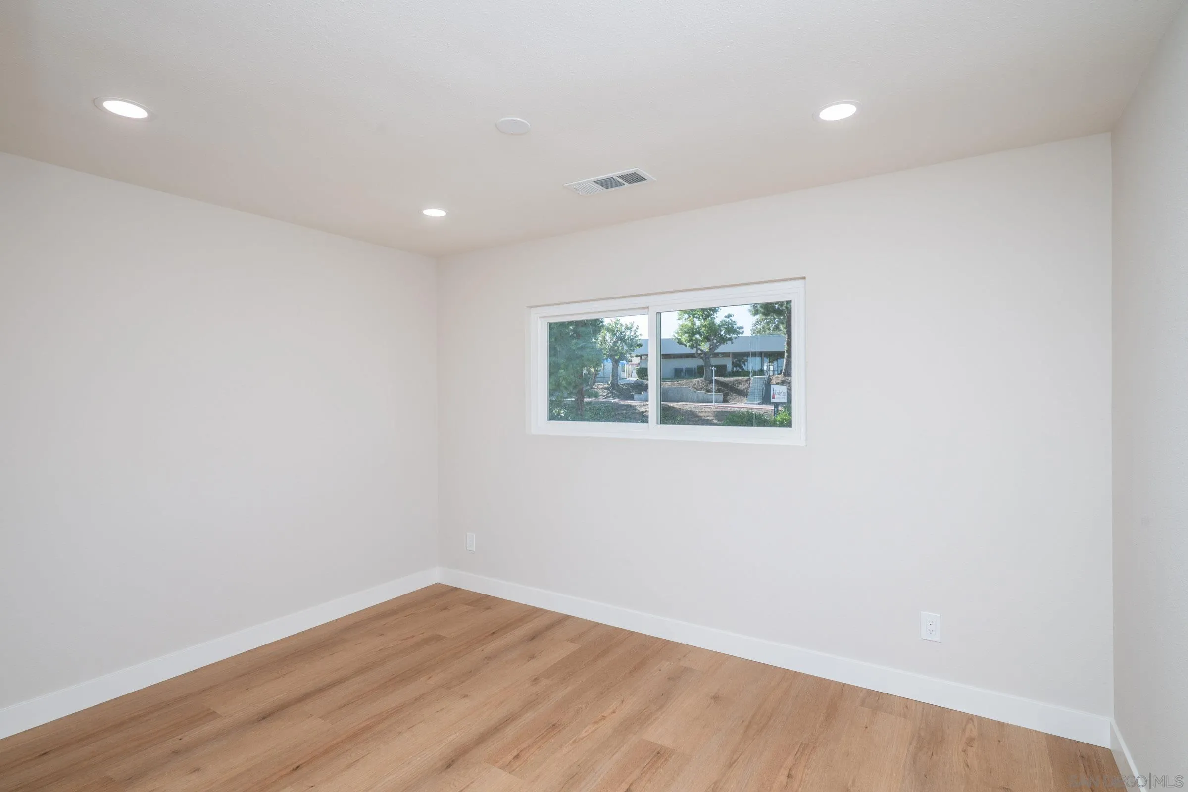 https://cdn.realtyfeed.com/cdn/127/260003103/1f94edcdb40dba5f88887be5973cac60.webp