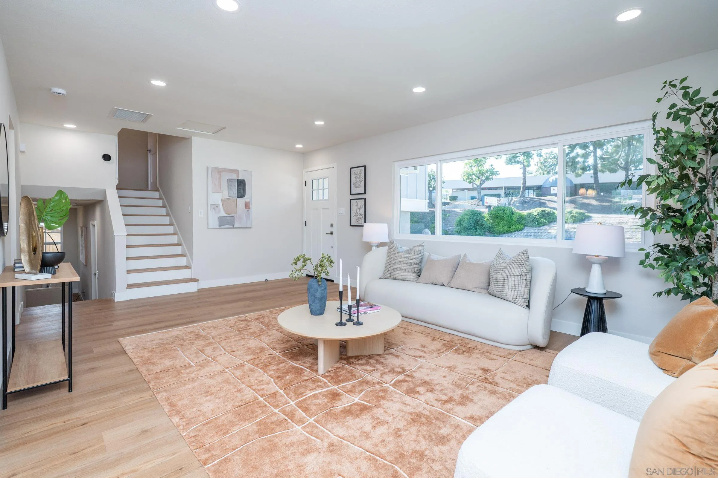 https://cdn.realtyfeed.com/cdn/127/260003103/21ff8f42f1b5873293922b474bacb2c7.webp