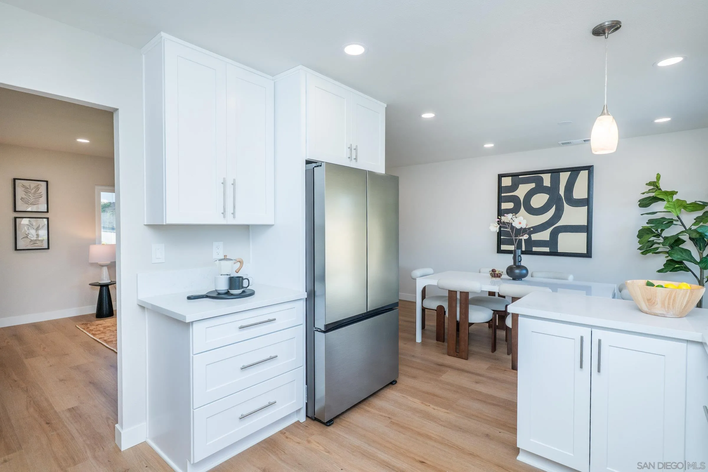 https://cdn.realtyfeed.com/cdn/127/260003103/bbe3b718fa37ec57f2cf3429b6411887.webp