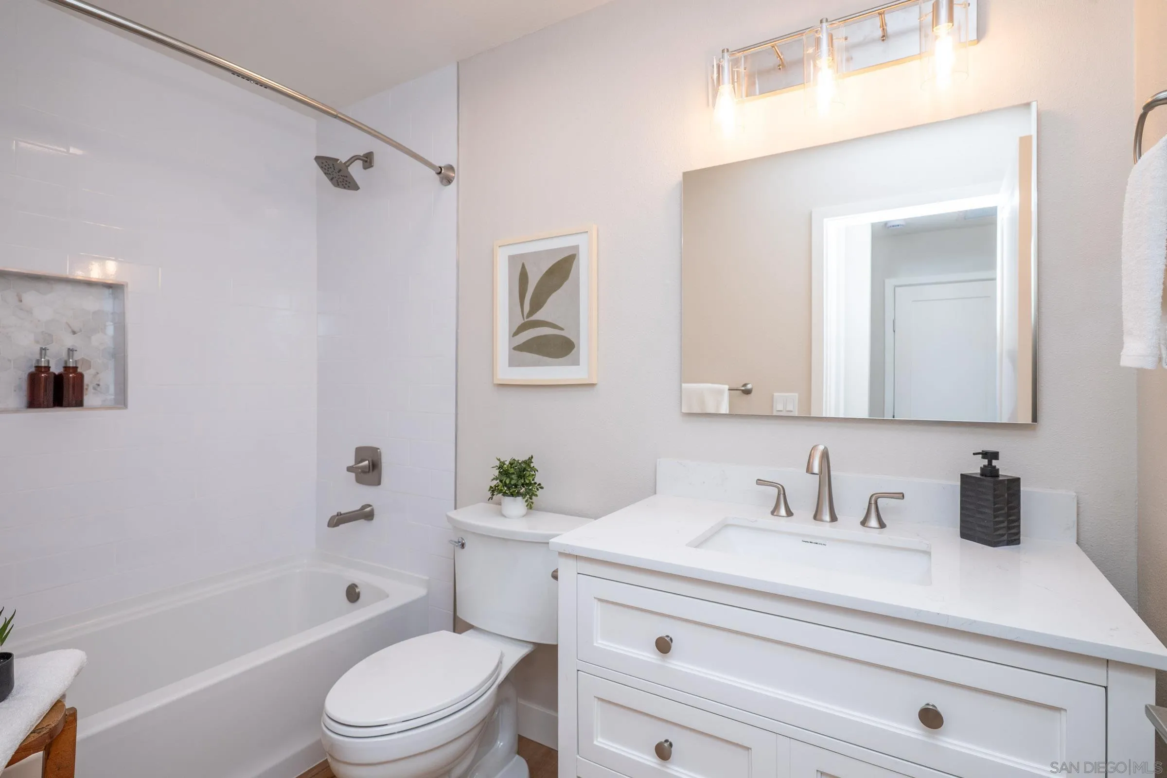 https://cdn.realtyfeed.com/cdn/127/260003103/ead785d34959b85f3c7ce2ec23705b13.webp