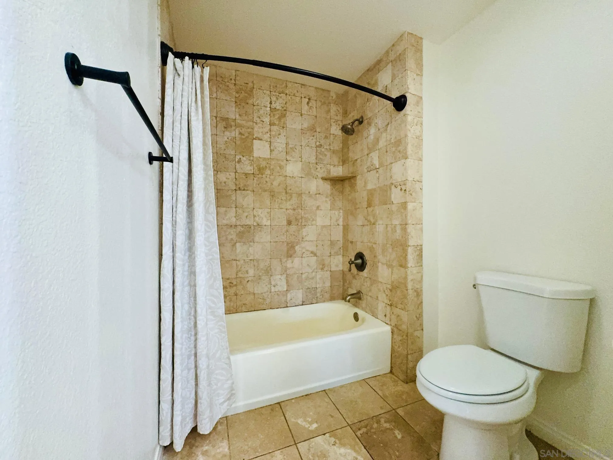 https://cdn.realtyfeed.com/cdn/127/260003106/4f7671c93e63b6bfaa5669e0f0034b46.webp