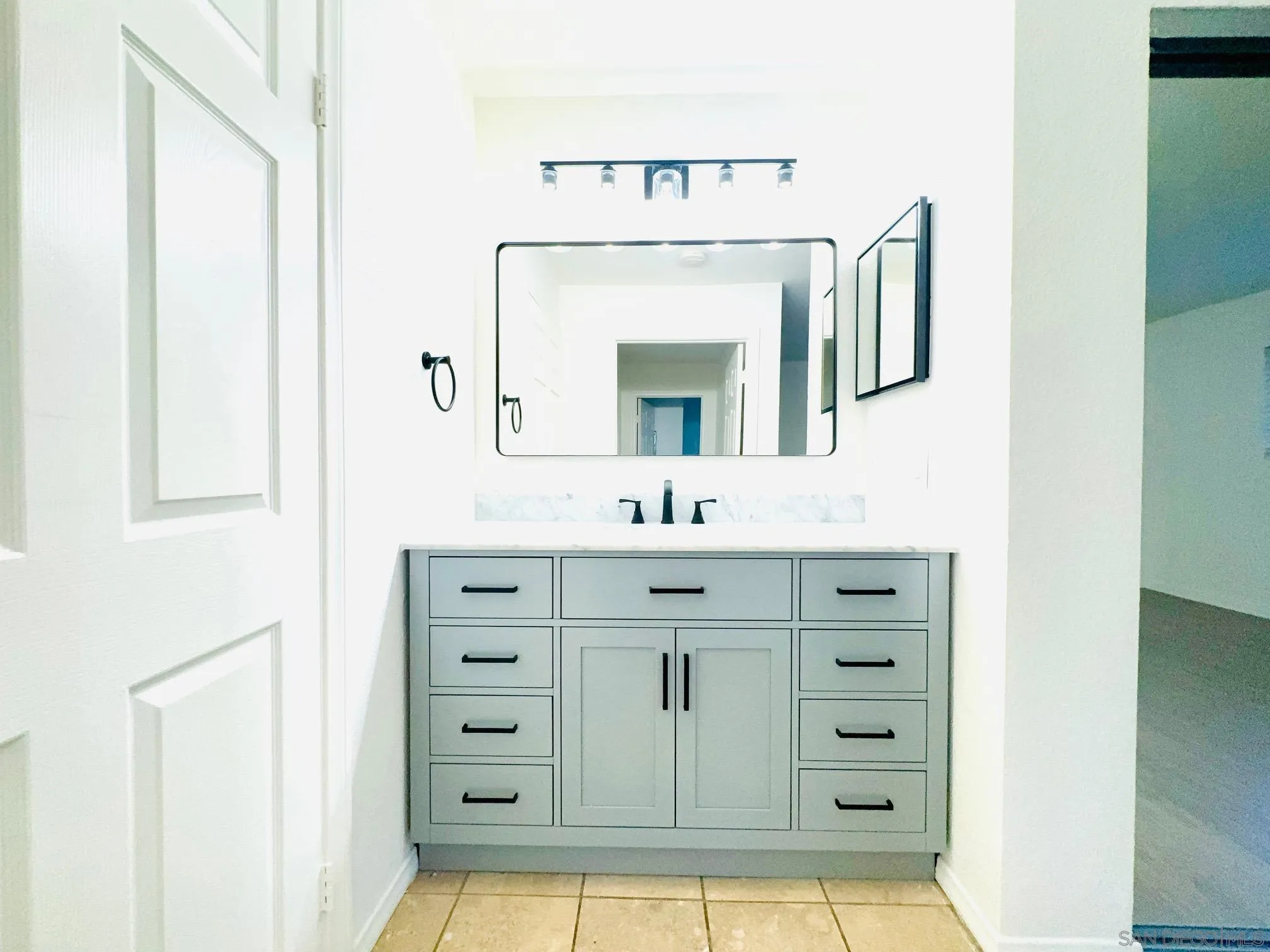 https://cdn.realtyfeed.com/cdn/127/260003106/608daa22c34360fb9ba99edf1f25fc23.webp