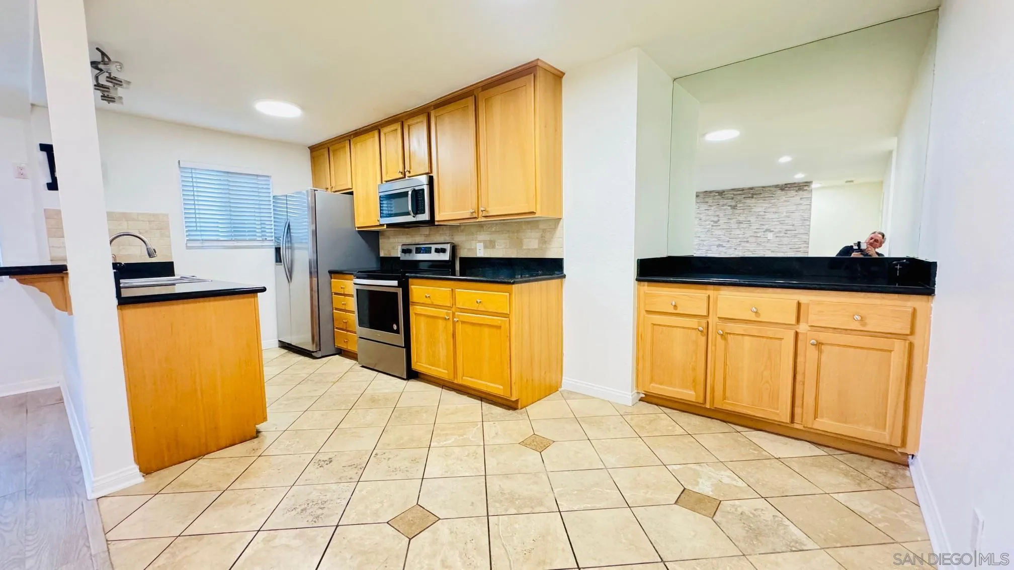 https://cdn.realtyfeed.com/cdn/127/260003106/60d649102a40795a23e66e3213c0b142.webp