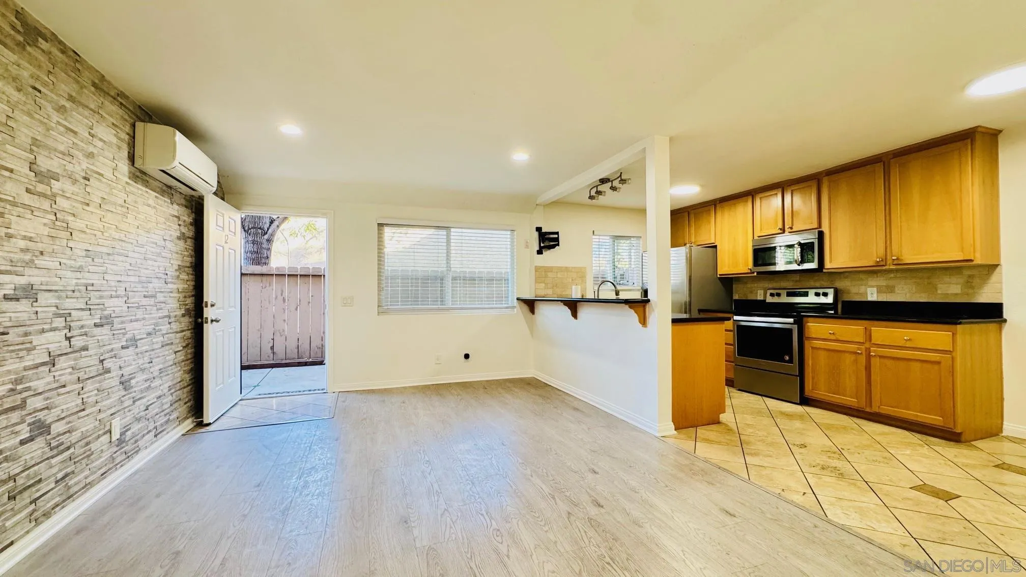 https://cdn.realtyfeed.com/cdn/127/260003106/b23637ceadf48f45d8b4a99a92d74f31.webp