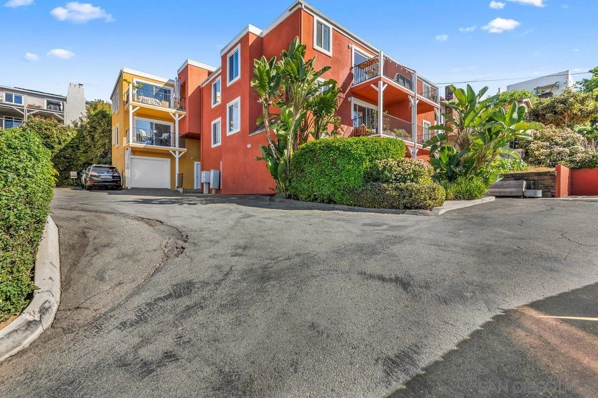 https://cdn.realtyfeed.com/cdn/127/260003110/0a55e90b0b9b6496e8772b03b14494e9.webp