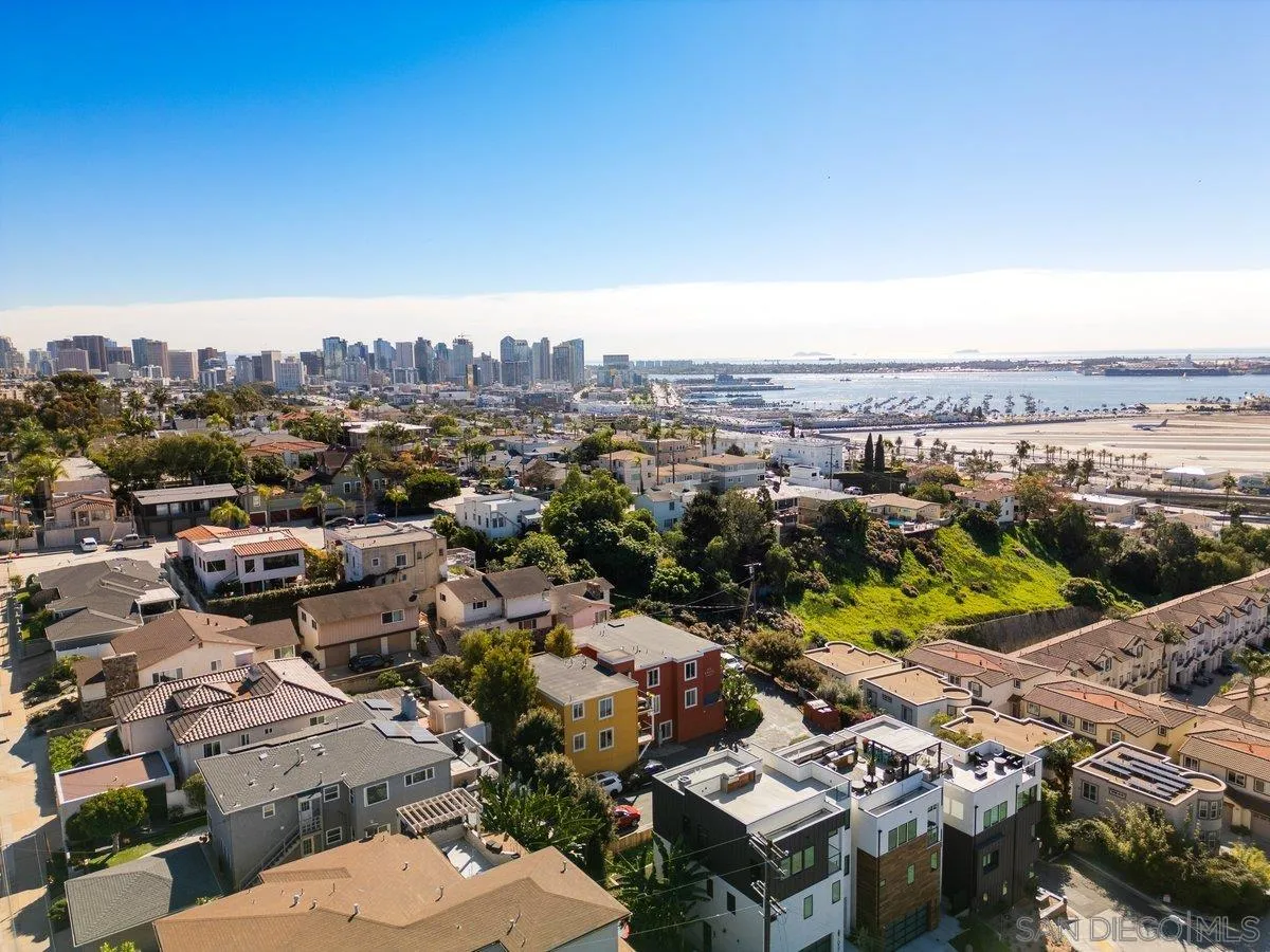 https://cdn.realtyfeed.com/cdn/127/260003110/2099f8400d8afd6757d3582a25cc0bc6.webp
