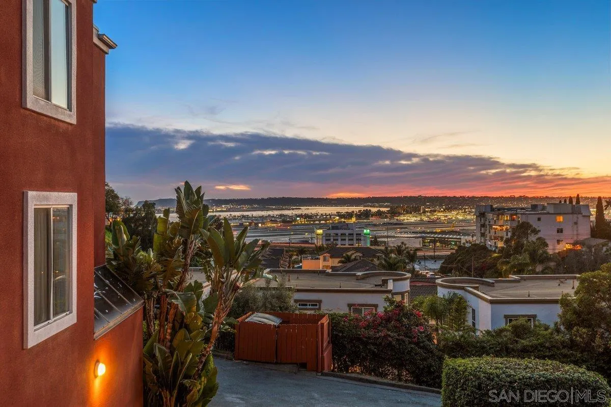 https://cdn.realtyfeed.com/cdn/127/260003110/7b6da6eb3ac51c3082e26da44ac721fd.webp