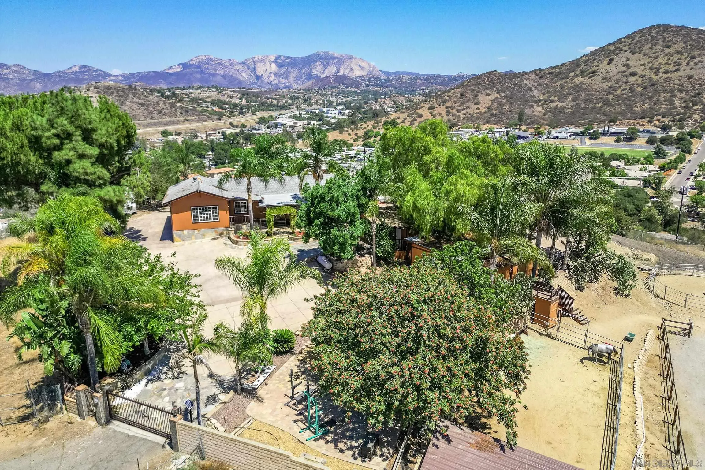 https://cdn.realtyfeed.com/cdn/127/260003112/0ec33c2332a3e28cfe91f6e9925f8c4d.webp