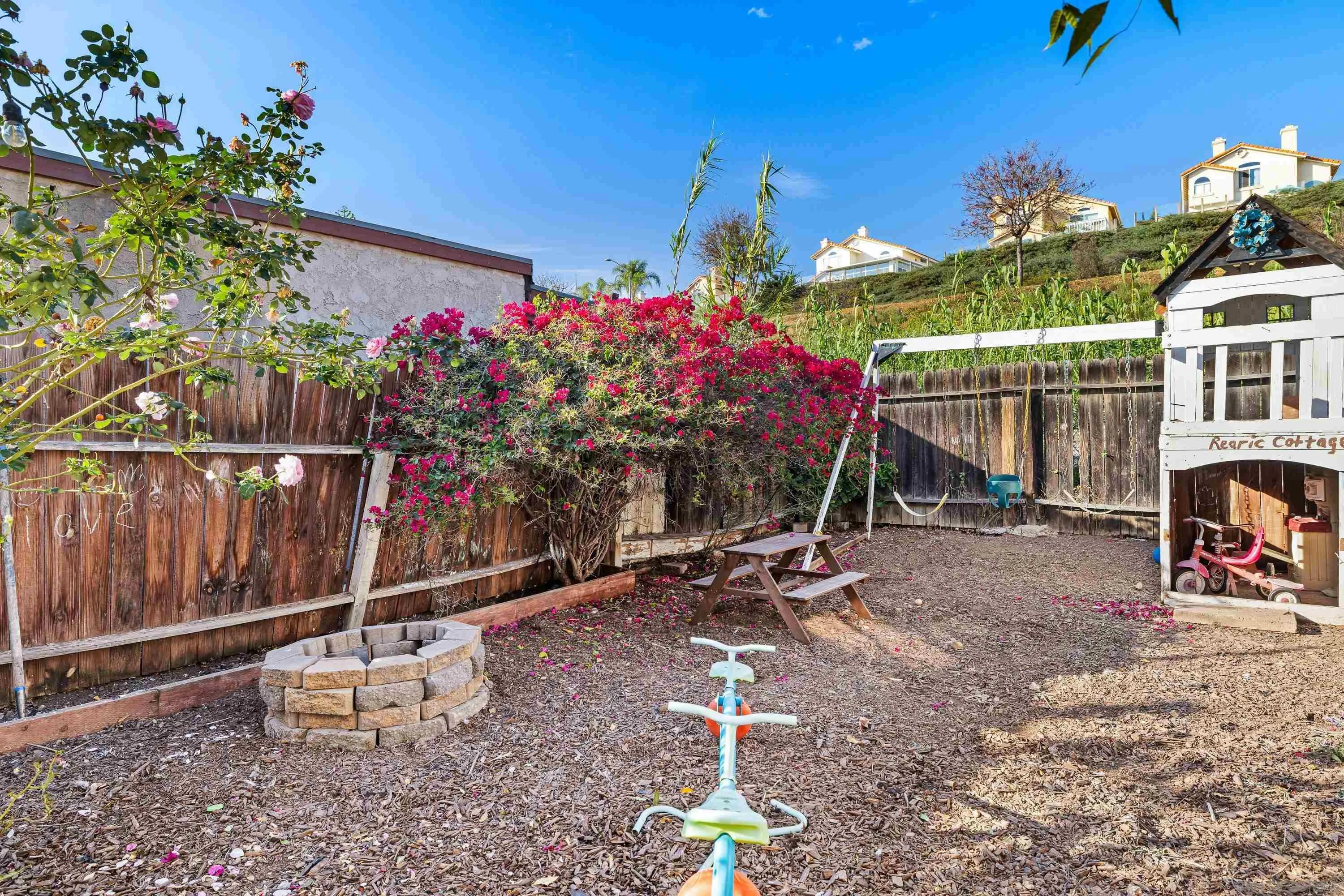 https://cdn.realtyfeed.com/cdn/127/260003119/c9a4bab2e0a61932f1cc98114e5d632b.webp