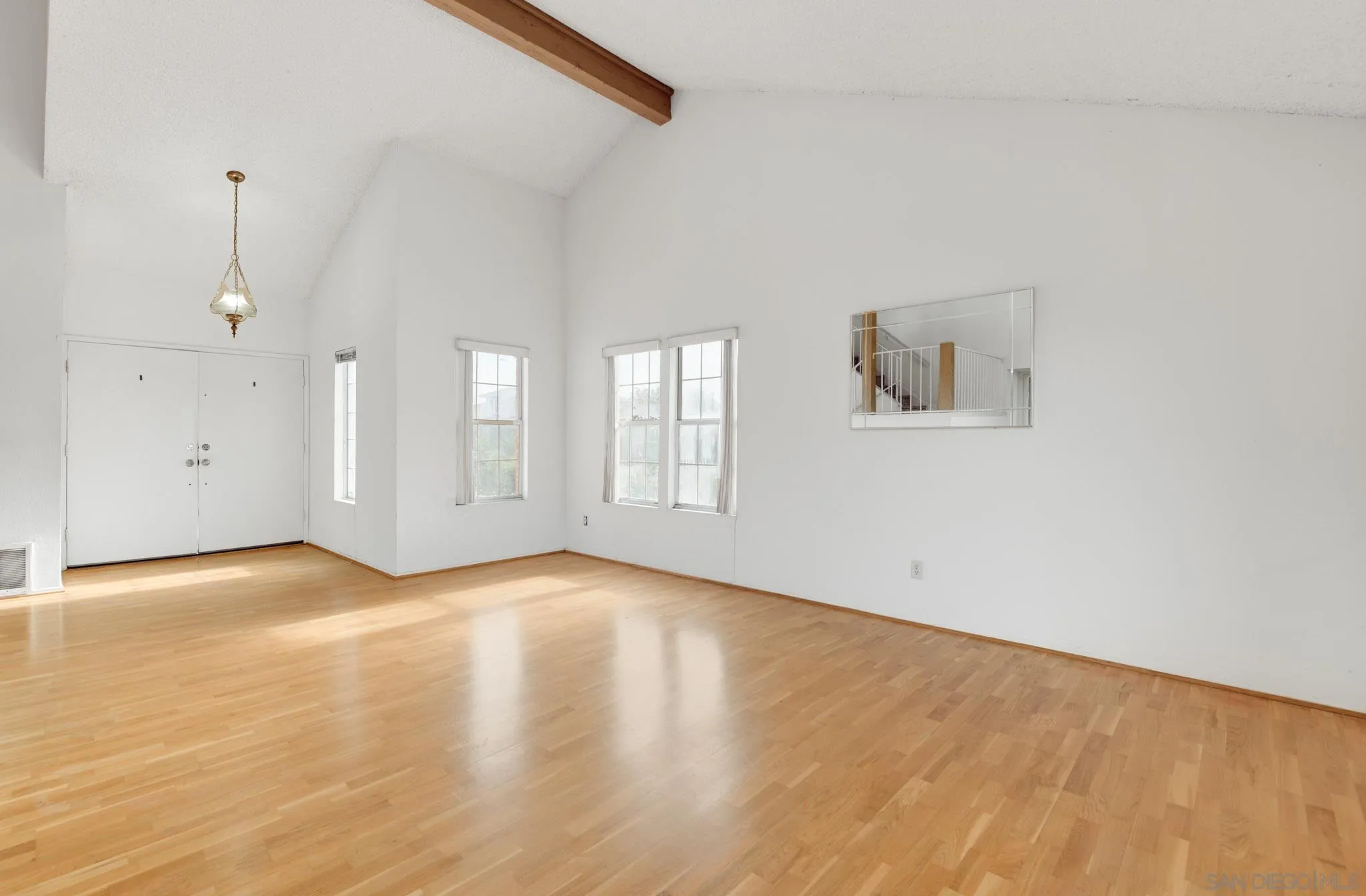 https://cdn.realtyfeed.com/cdn/127/260003120/5c12f1fe4ee22309e4ed5deb5b570c04.webp