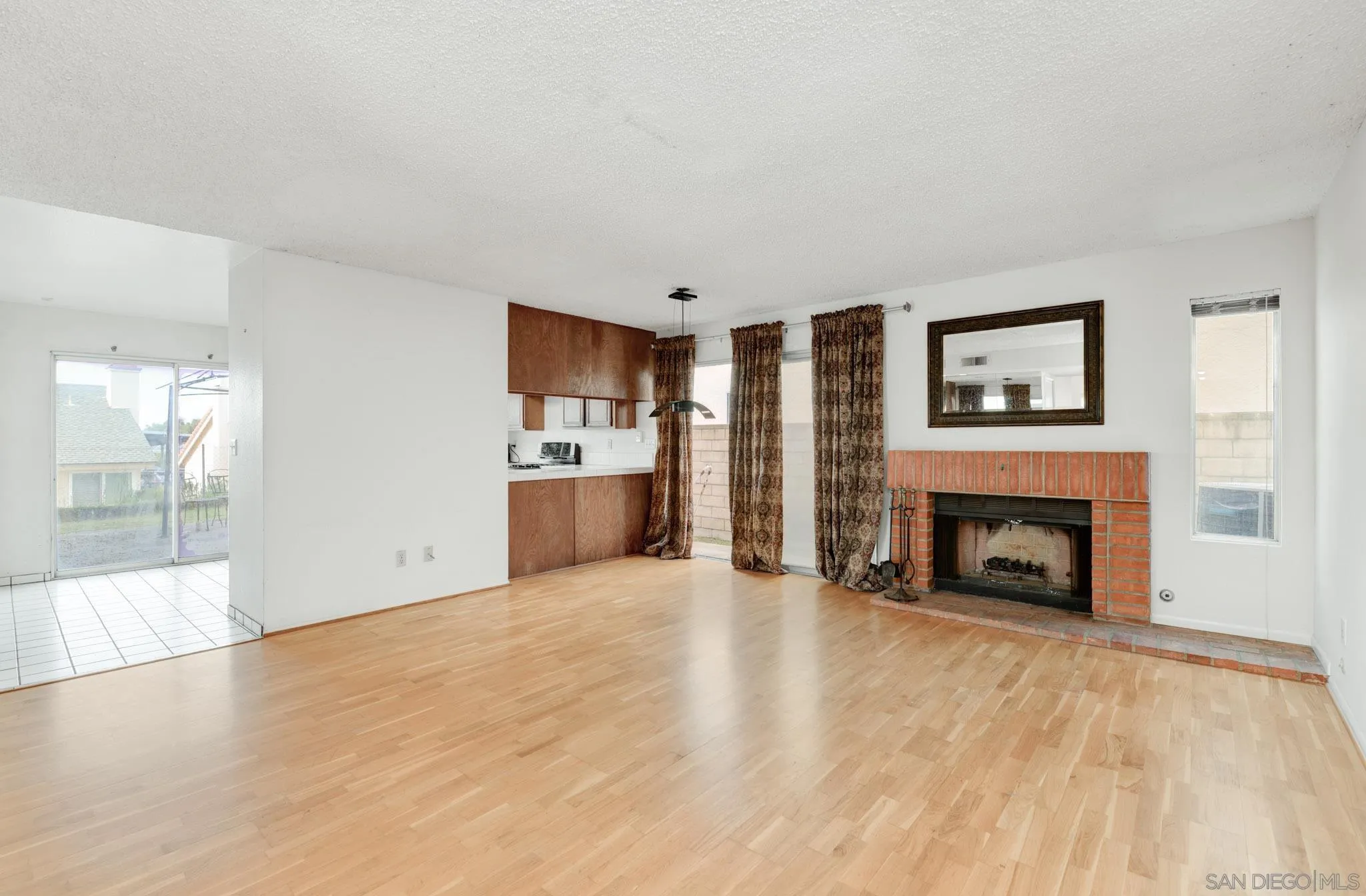 https://cdn.realtyfeed.com/cdn/127/260003120/6174fa10ae4ab3d96c878eb395f5a530.webp
