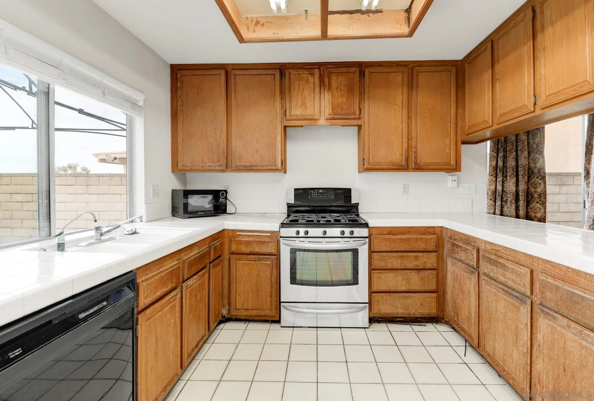https://cdn.realtyfeed.com/cdn/127/260003120/bb6ddb79d5d699743b827cbb604c4215.webp