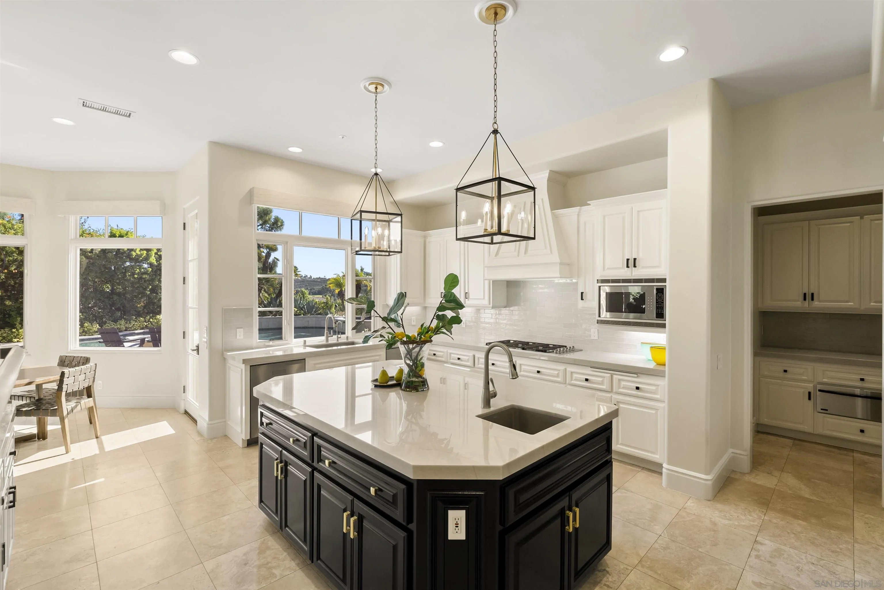 https://cdn.realtyfeed.com/cdn/127/260003131/bd859580f4f91ec328194aa65c69b533.webp