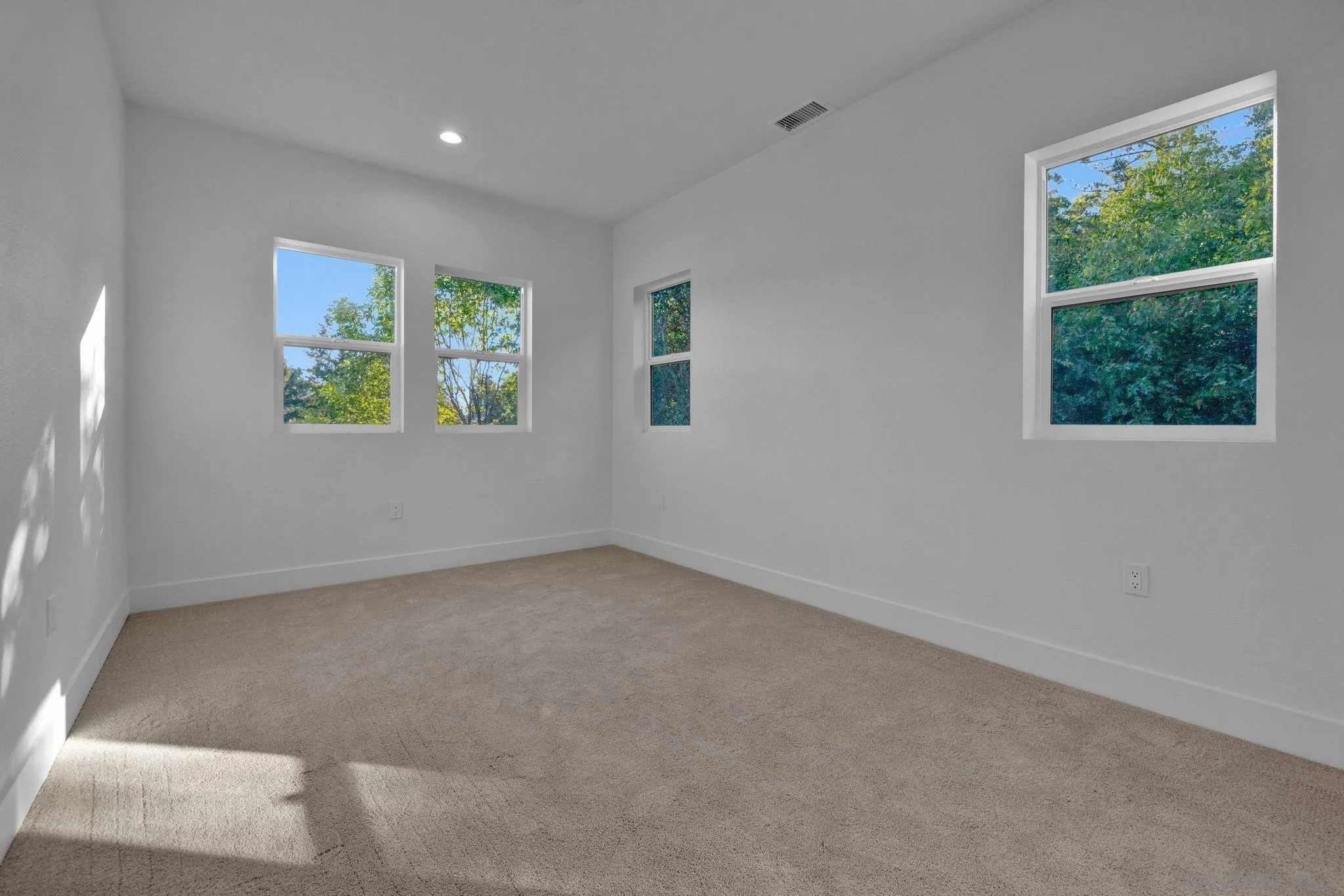 https://cdn.realtyfeed.com/cdn/127/260003146/45e6649e8c59d634caa655ac9f034082.webp