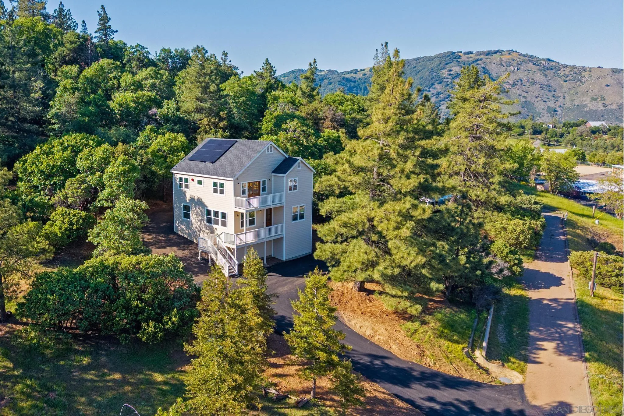 https://cdn.realtyfeed.com/cdn/127/260003146/56a19f4a0dfb5d599177c05070d17c6d.webp