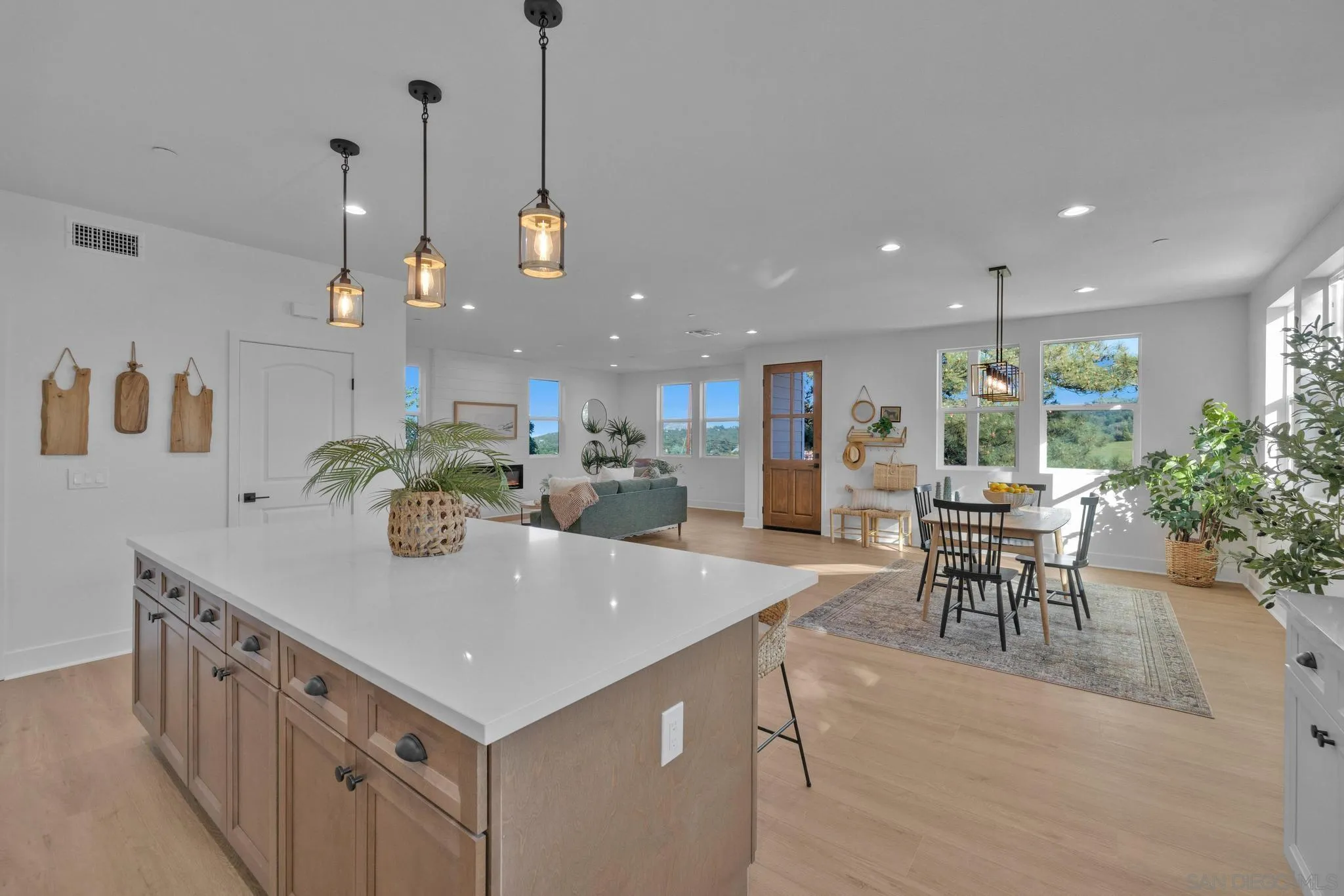 https://cdn.realtyfeed.com/cdn/127/260003146/c10ec711e51a38180e90733d391bcd12.webp