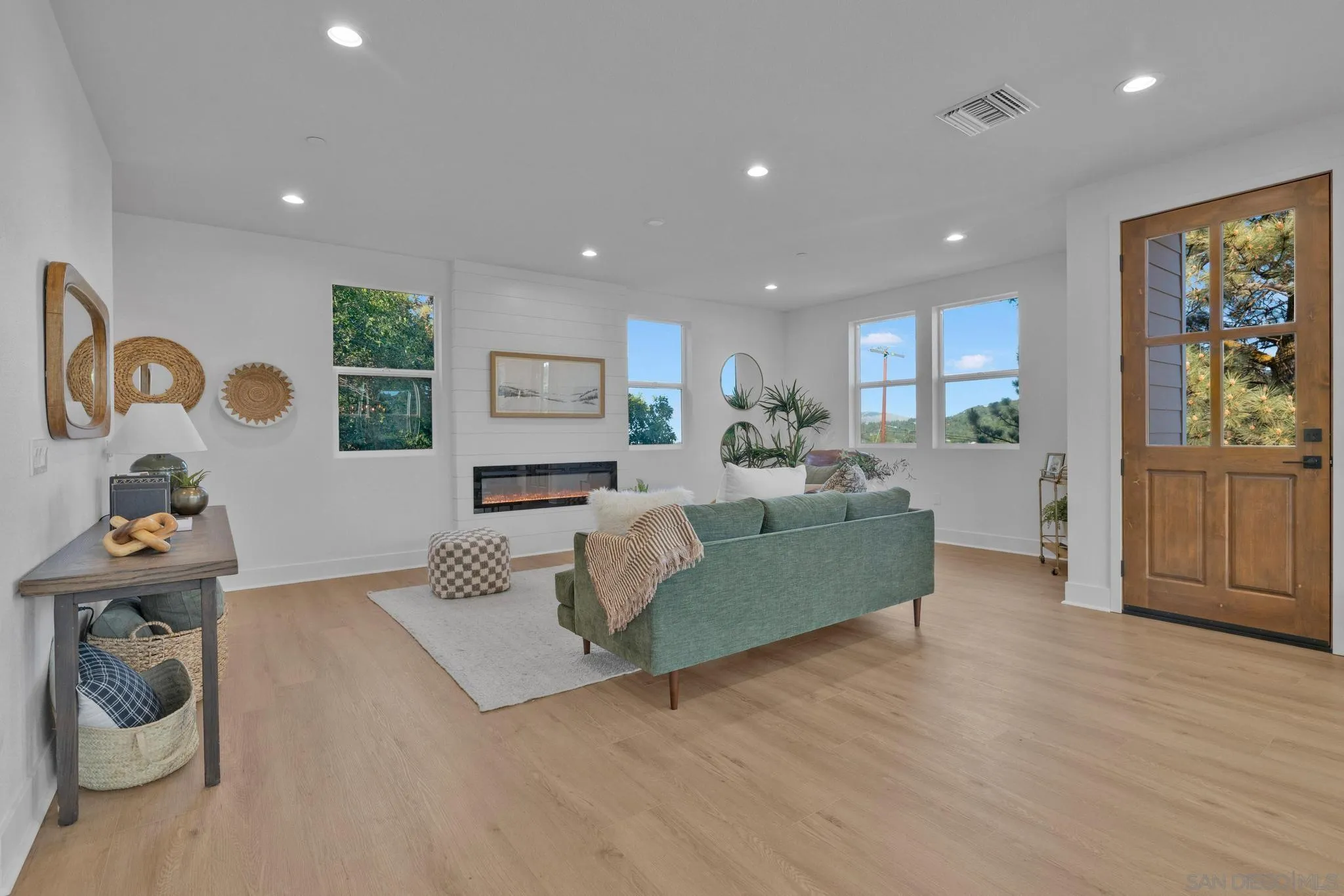 https://cdn.realtyfeed.com/cdn/127/260003146/dc7657e3f3863bd75042ba83c41c383f.webp