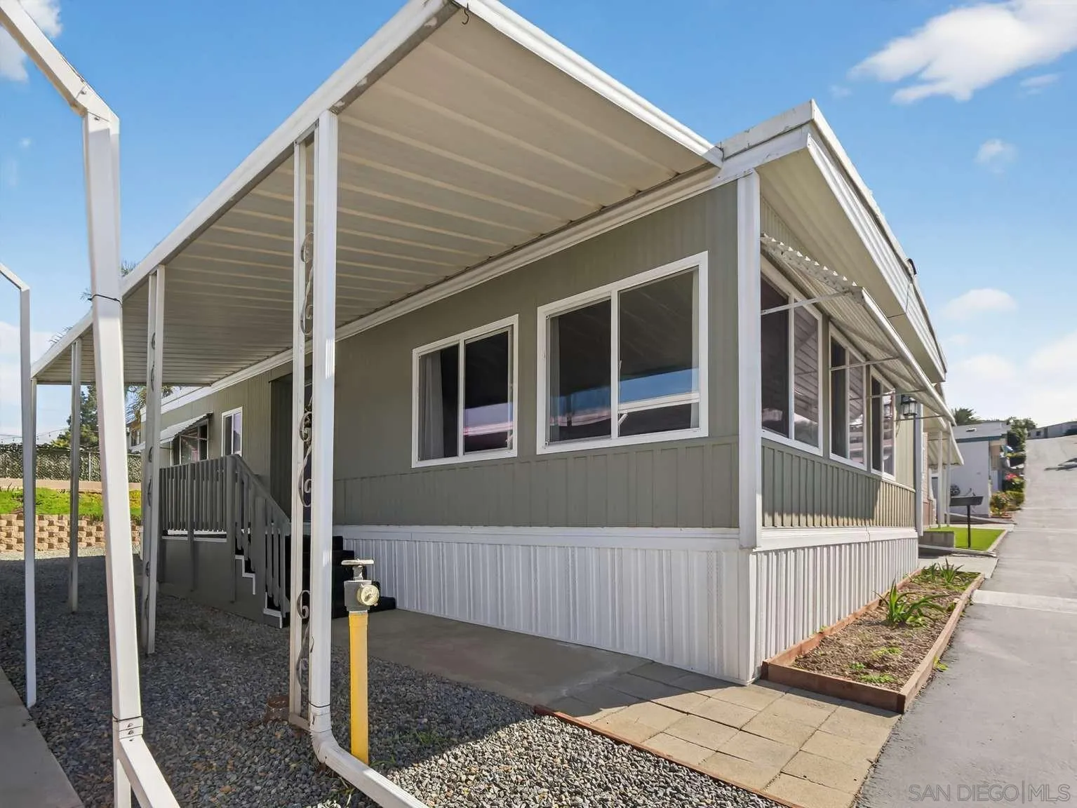 https://cdn.realtyfeed.com/cdn/127/260003147/dcb9f91761272bebdd51f7b2473e7258.webp