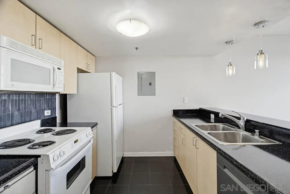 https://cdn.realtyfeed.com/cdn/127/260003151/1104d720552de4236c5cc4300c944847.webp
