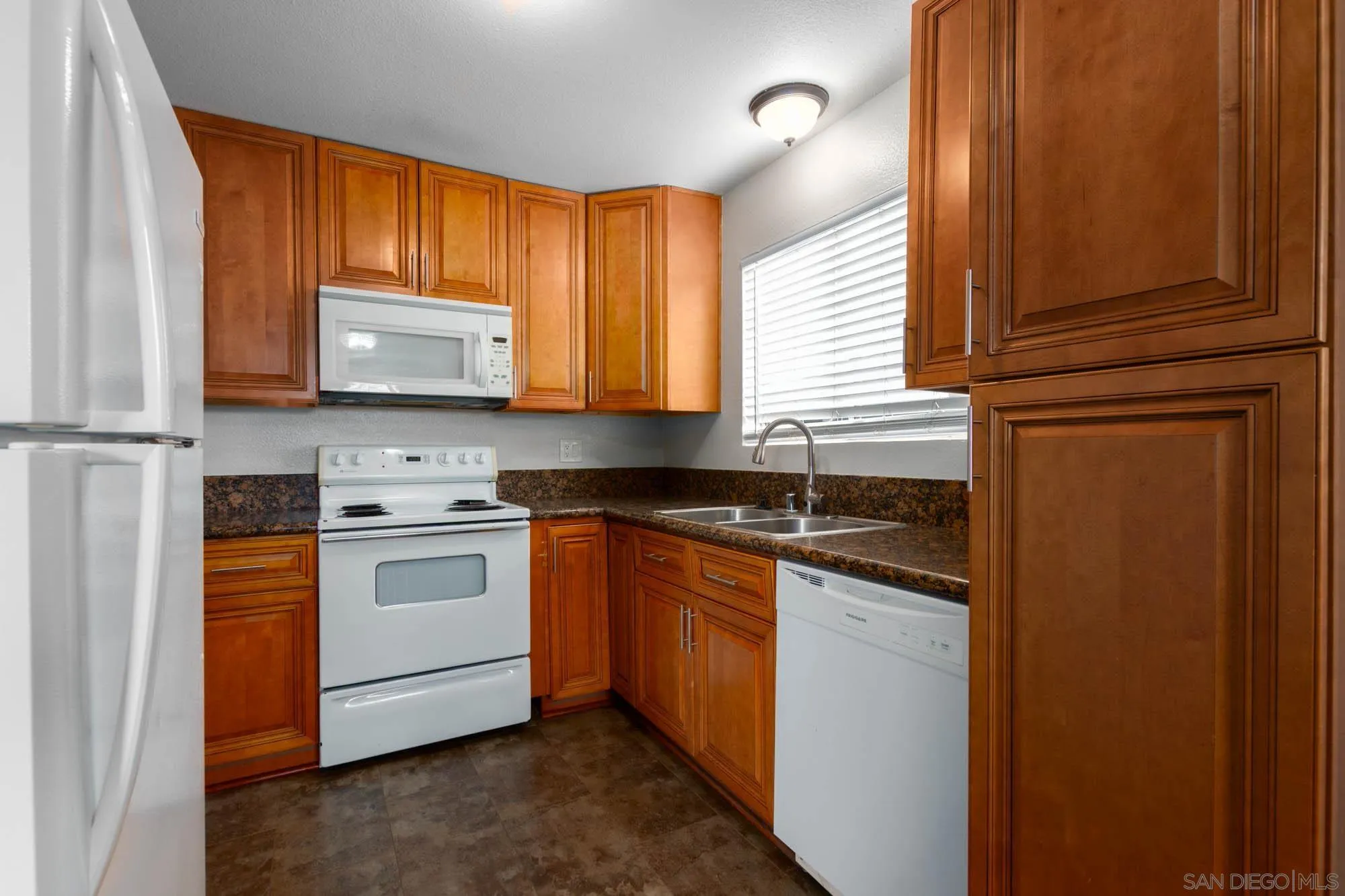 https://cdn.realtyfeed.com/cdn/127/260003154/584c457e2989e1c78fc7834b0a3ec5d9.webp