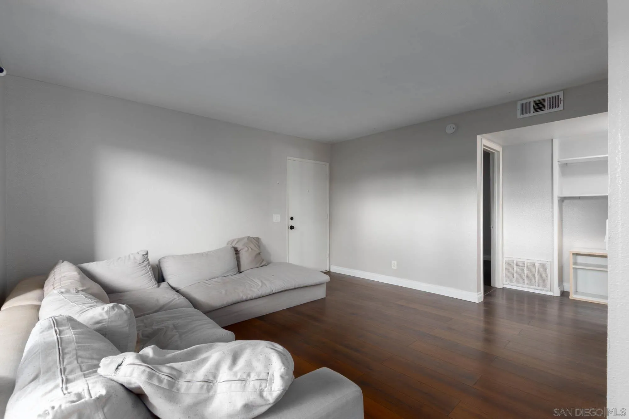 https://cdn.realtyfeed.com/cdn/127/260003154/8b7c42b146eddb1269683bf8673d1a68.webp