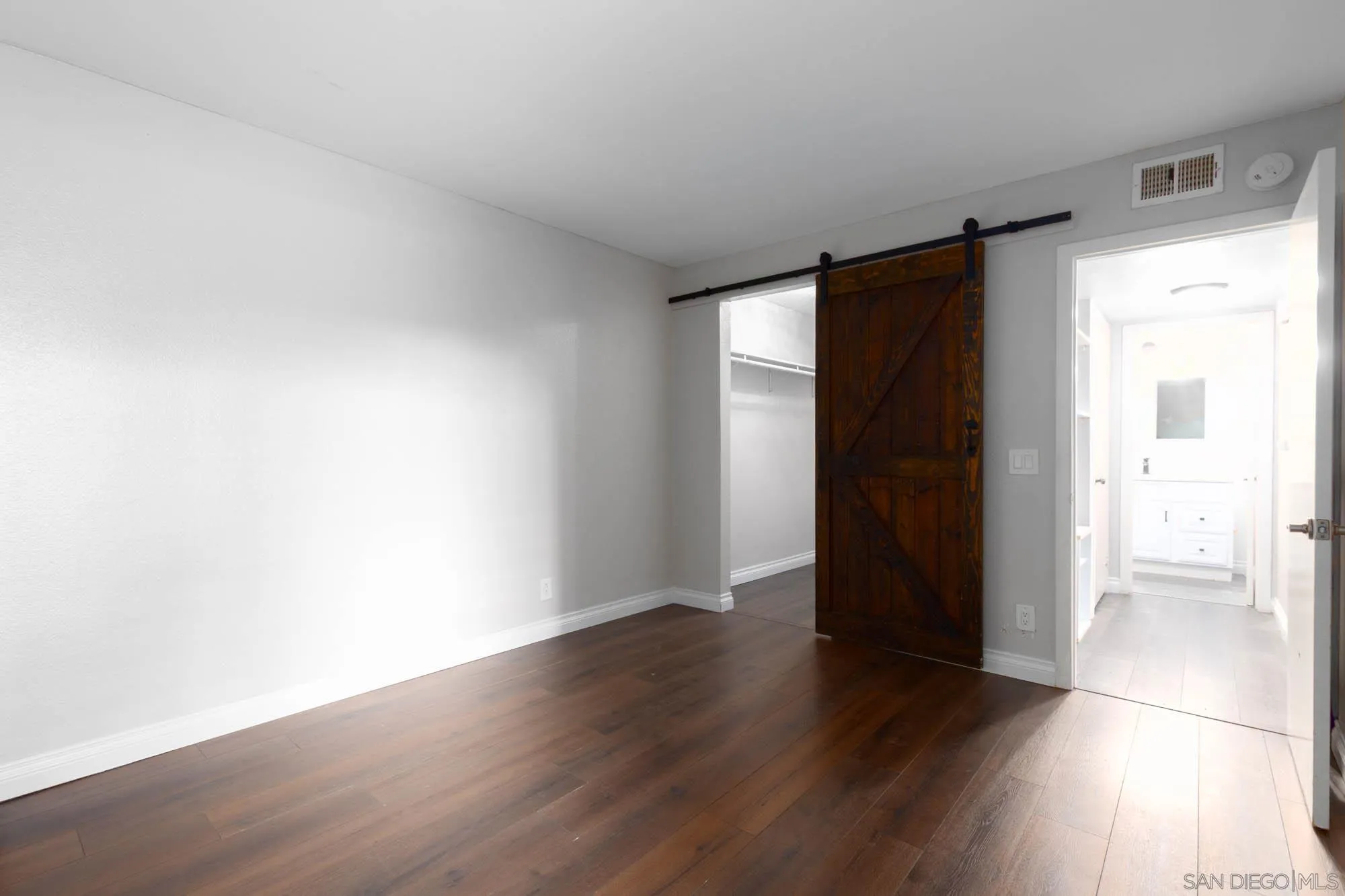 https://cdn.realtyfeed.com/cdn/127/260003154/be43385160b75f9e6e58940dfc5c3bae.webp