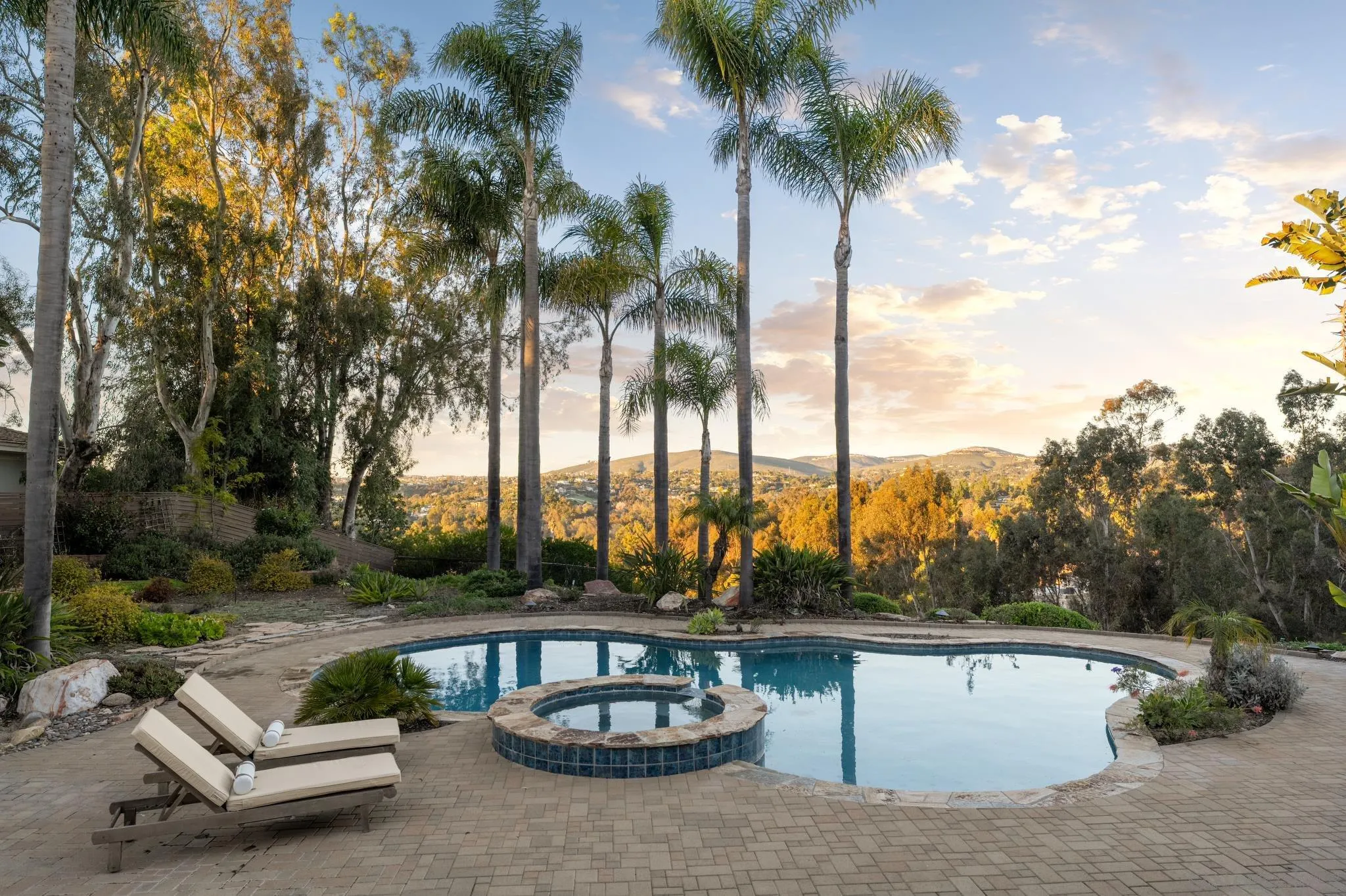 https://cdn.realtyfeed.com/cdn/127/260003161/1c80d8b0d560de69c4d49171d1f8216e.webp