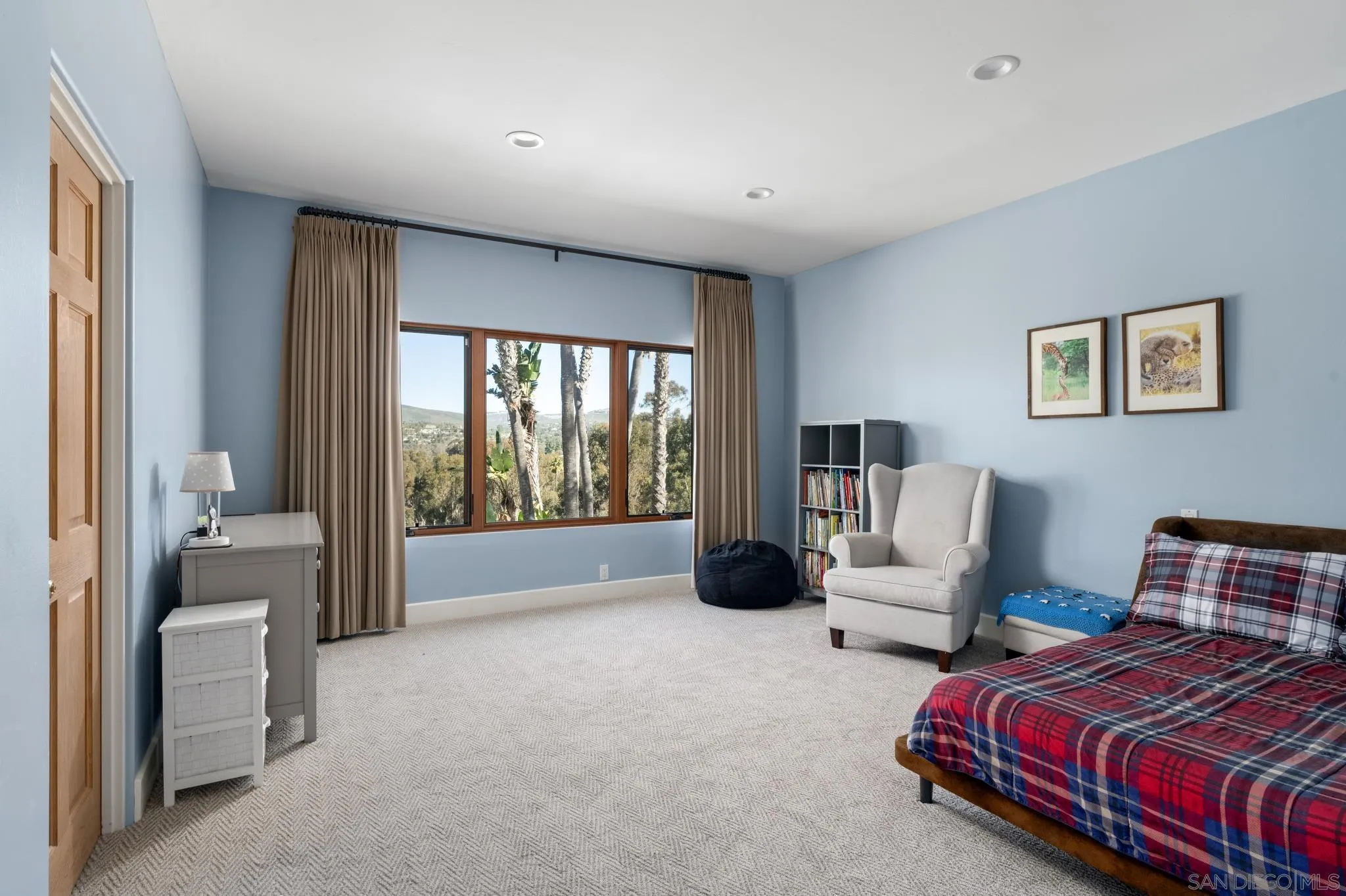 https://cdn.realtyfeed.com/cdn/127/260003161/8be6a3a6675ac3d363576684aec9771f.webp