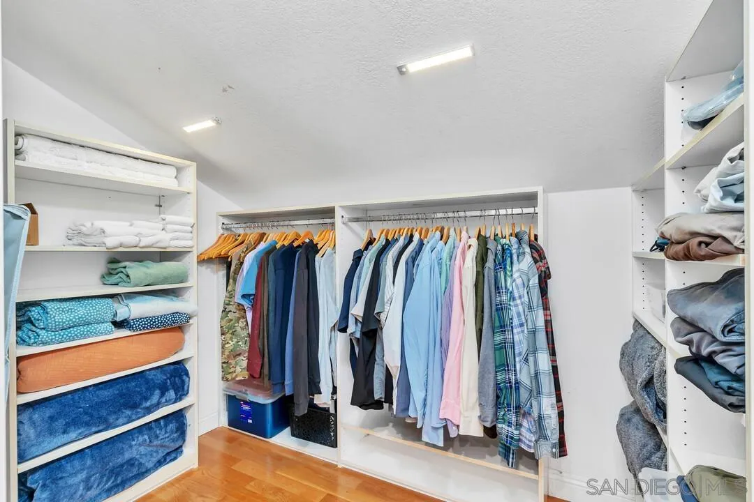 https://cdn.realtyfeed.com/cdn/127/260003165/7bc6441e20f8856d934b1769724b233a.webp