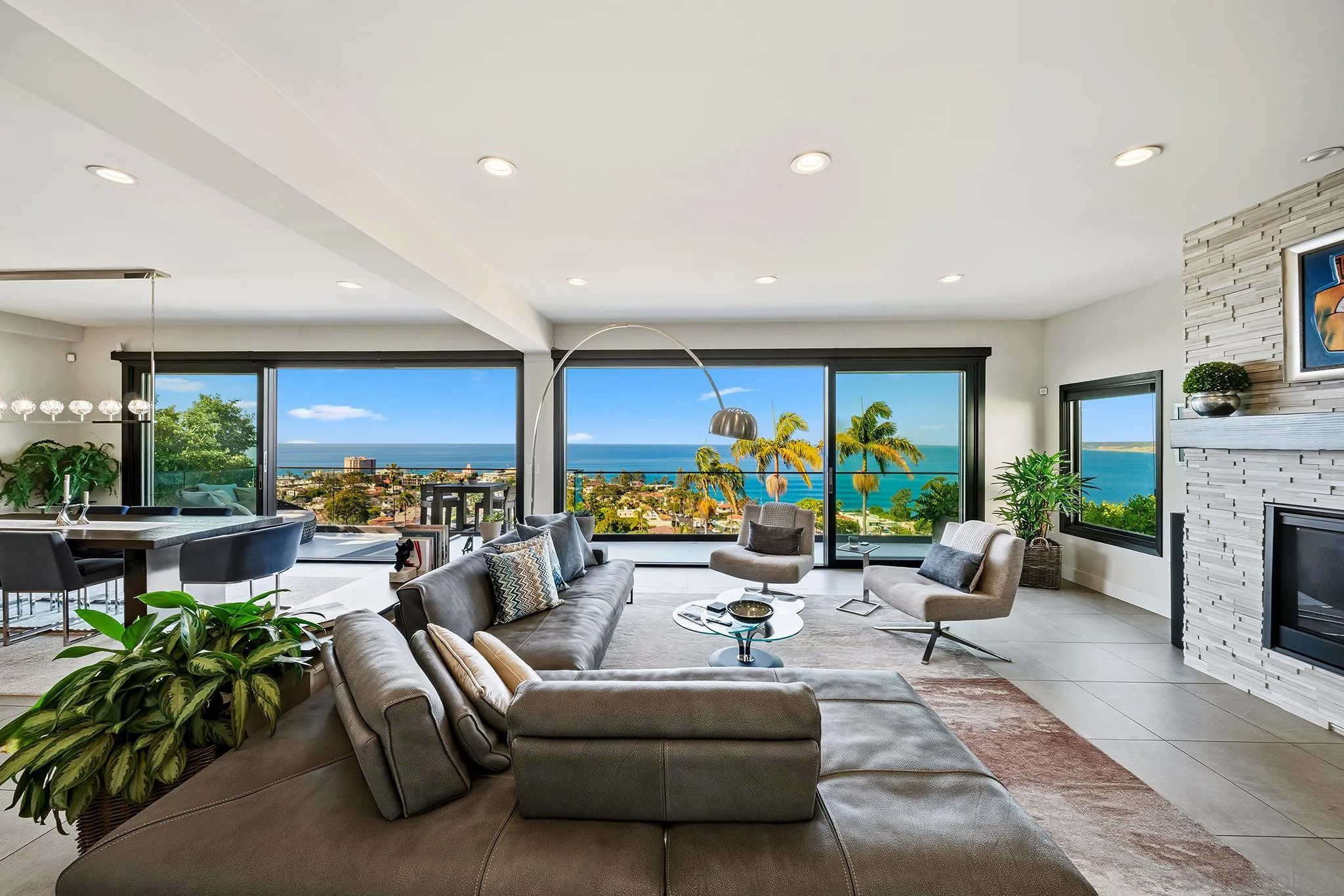 https://cdn.realtyfeed.com/cdn/127/260003166/4dce8ba27574399907e1c6e942844de7.webp