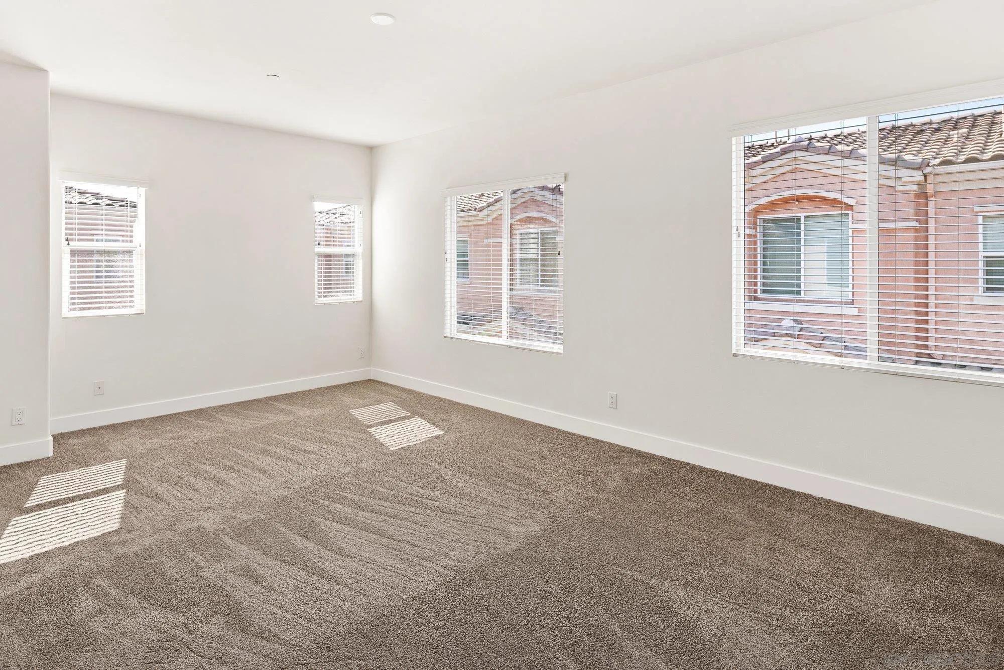 https://cdn.realtyfeed.com/cdn/127/260003183/c6057fccf5b5a961e7613ed9bdd8ced0.webp