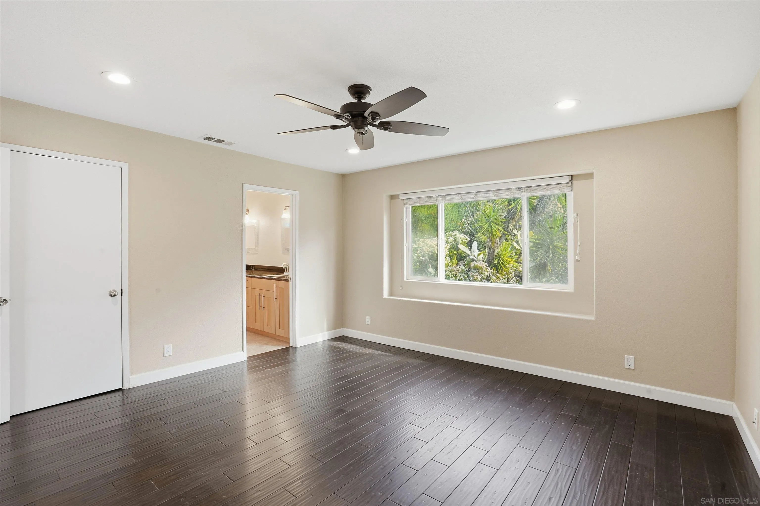 https://cdn.realtyfeed.com/cdn/127/260003191/2a668829f48e8d5b445469689c01a11f.webp