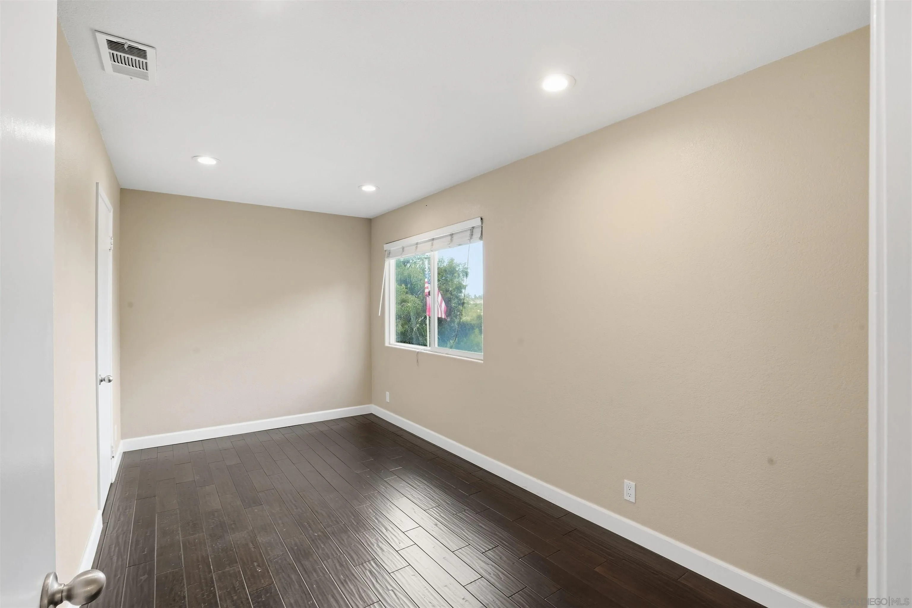 https://cdn.realtyfeed.com/cdn/127/260003191/e4a010e6893d25d95b40c02b13f4905f.webp